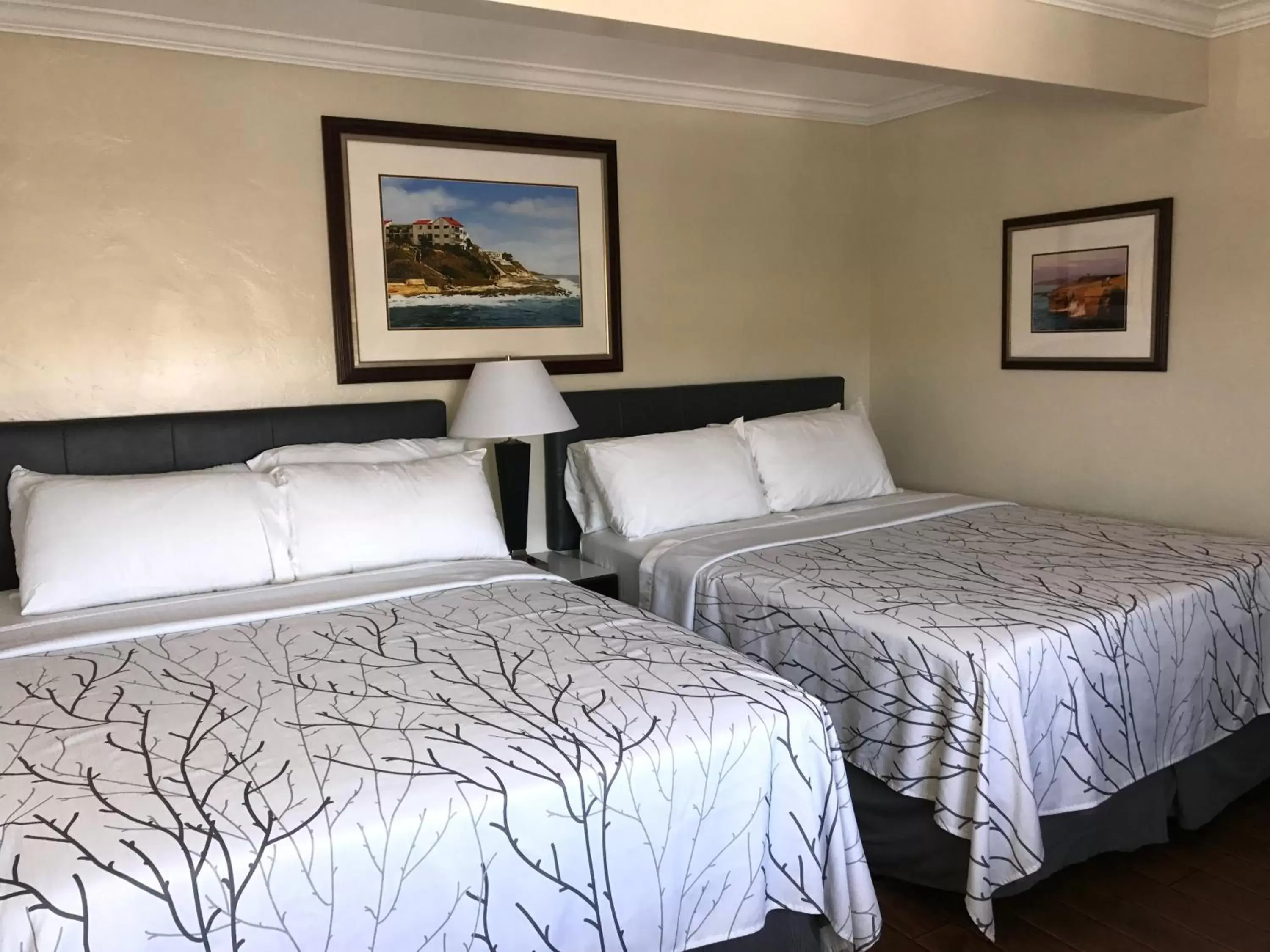 Bed in Ocean Beach Hotel