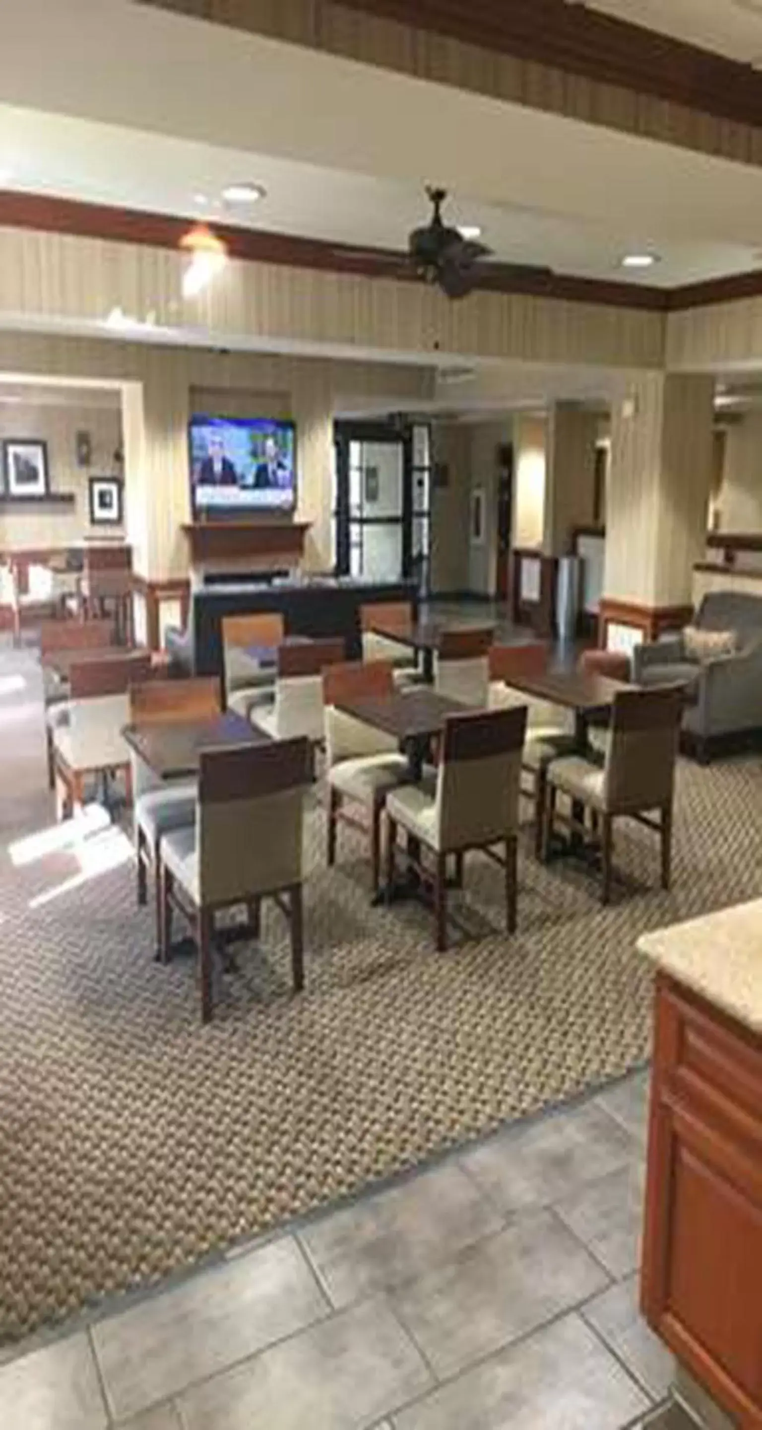 Continental breakfast, Restaurant/Places to Eat in Best Western Plus Arrowhead Hotel