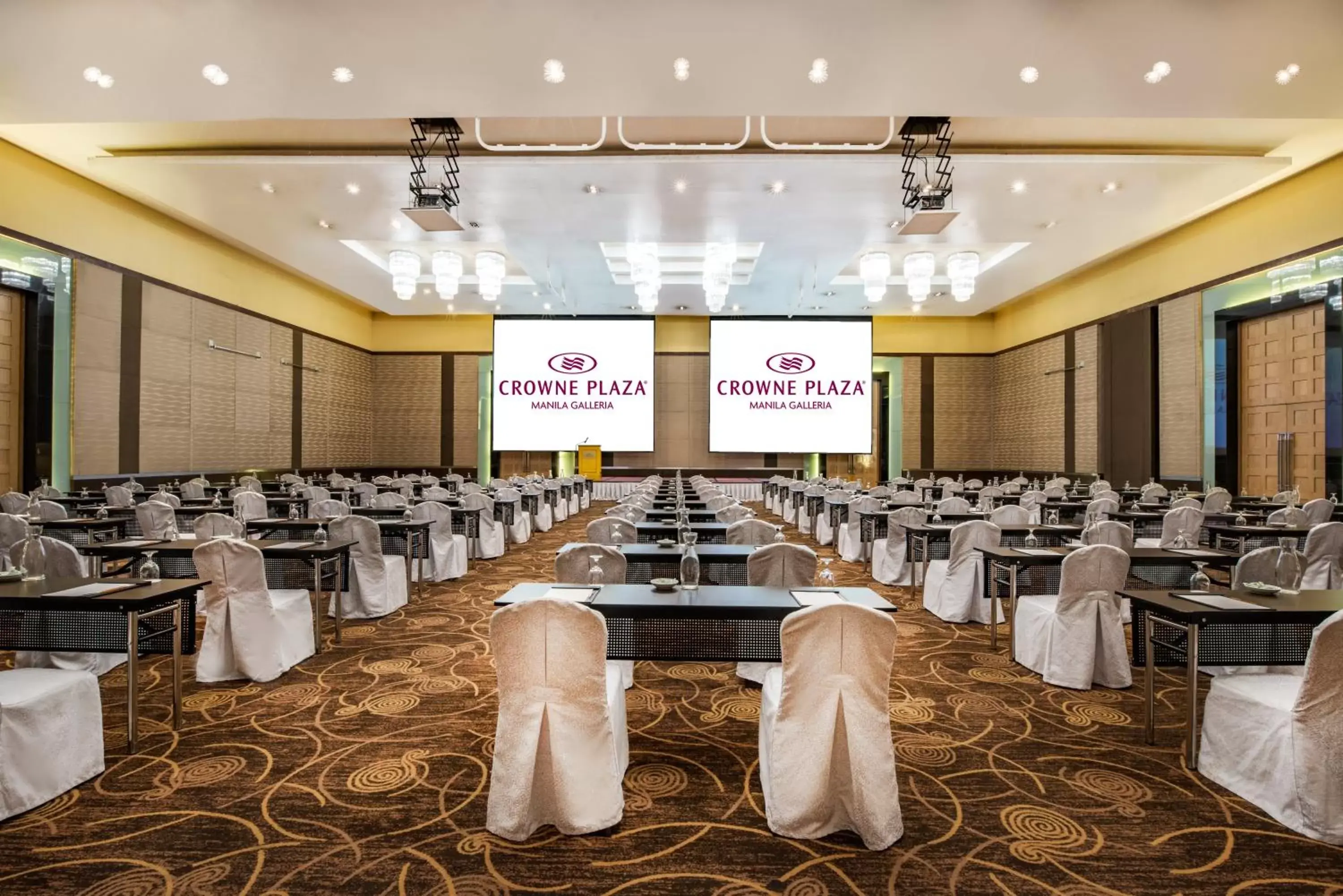 Meeting/conference room in Crowne Plaza Manila Galleria, an IHG Hotel