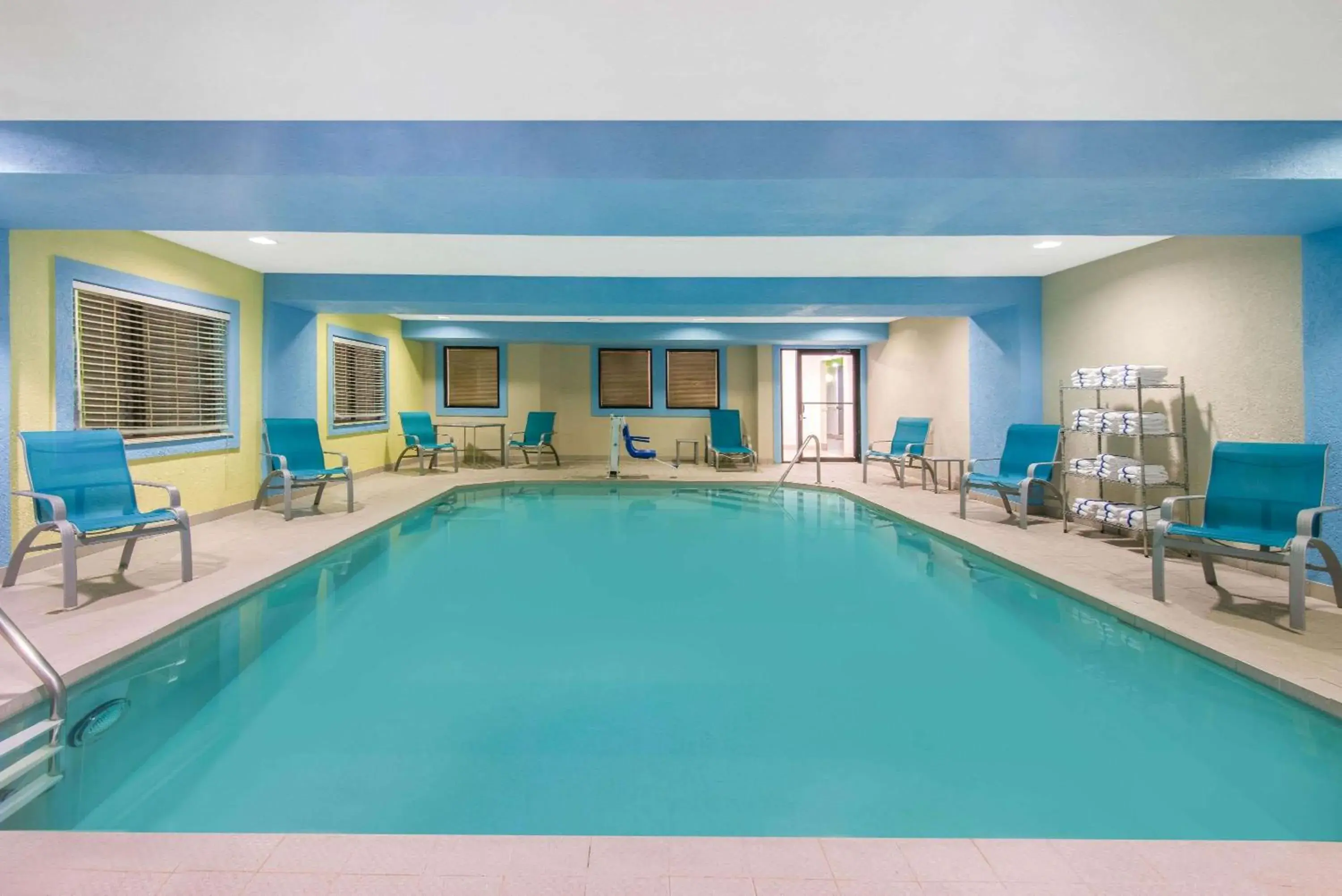 On site, Swimming Pool in La Quinta Inn & Suites by Wyndham Erie