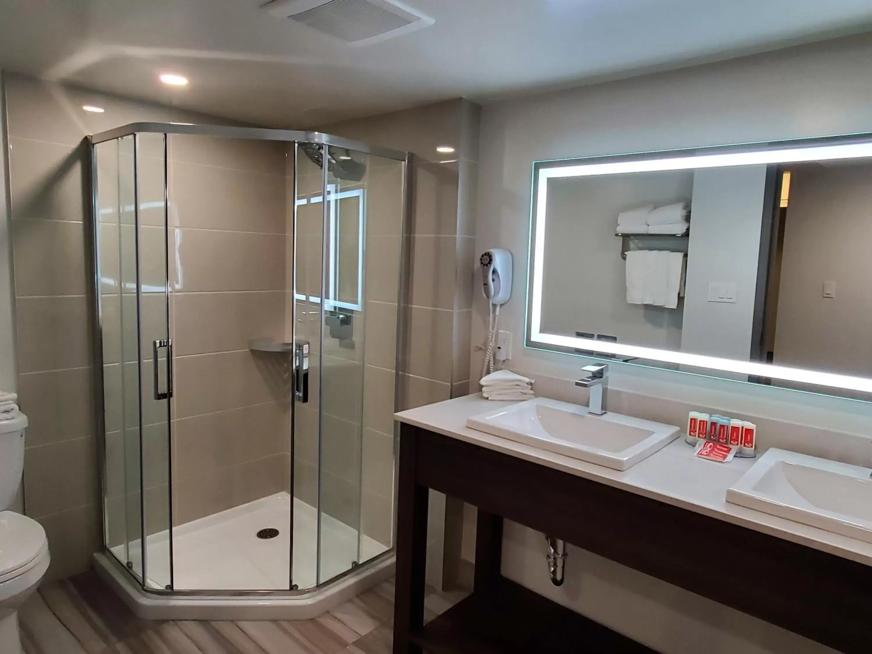 Shower, Bathroom in Super 8 by Wyndham Macleod Trail Calgary