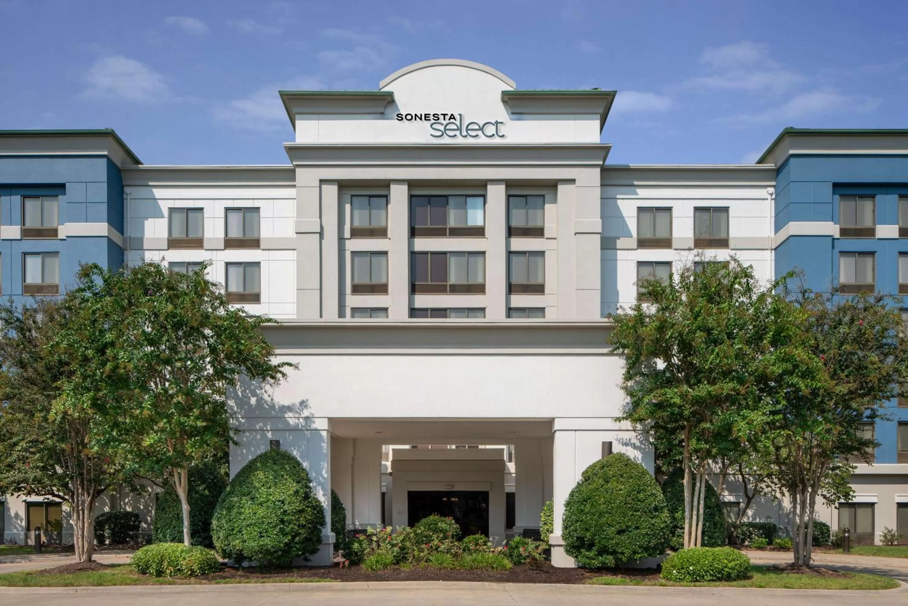 Property building in Sonesta Select Nashville Airport Suites