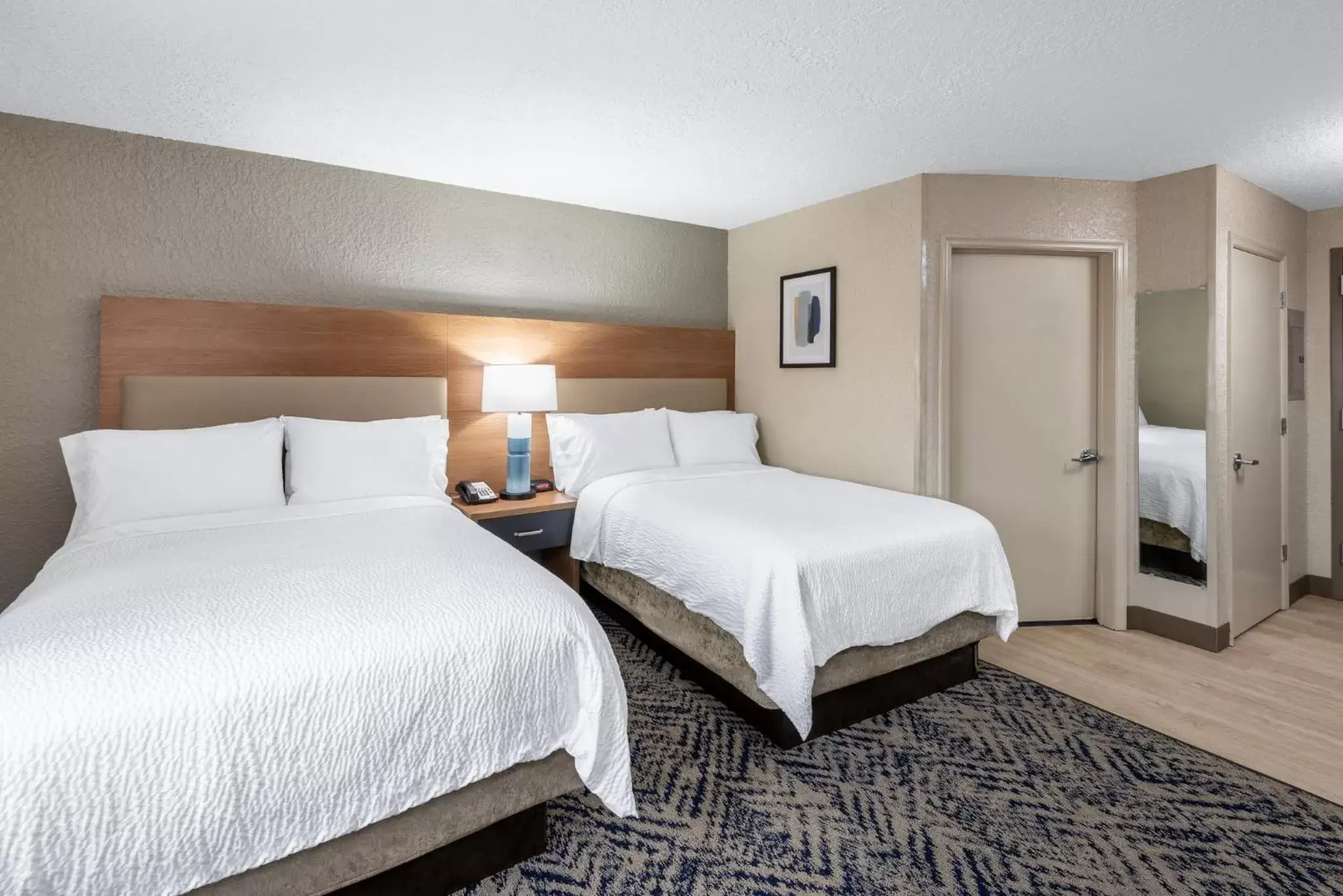 Photo of the whole room, Bed in Candlewood Suites Chesapeake-Suffolk, an IHG Hotel