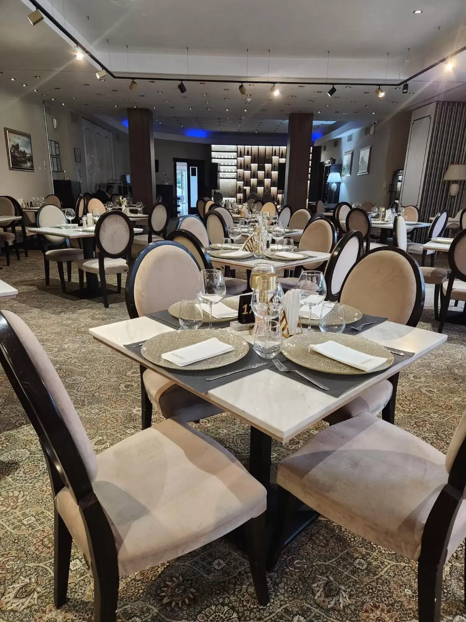 Restaurant/places to eat, Banquet Facilities in Hotel Carpathia