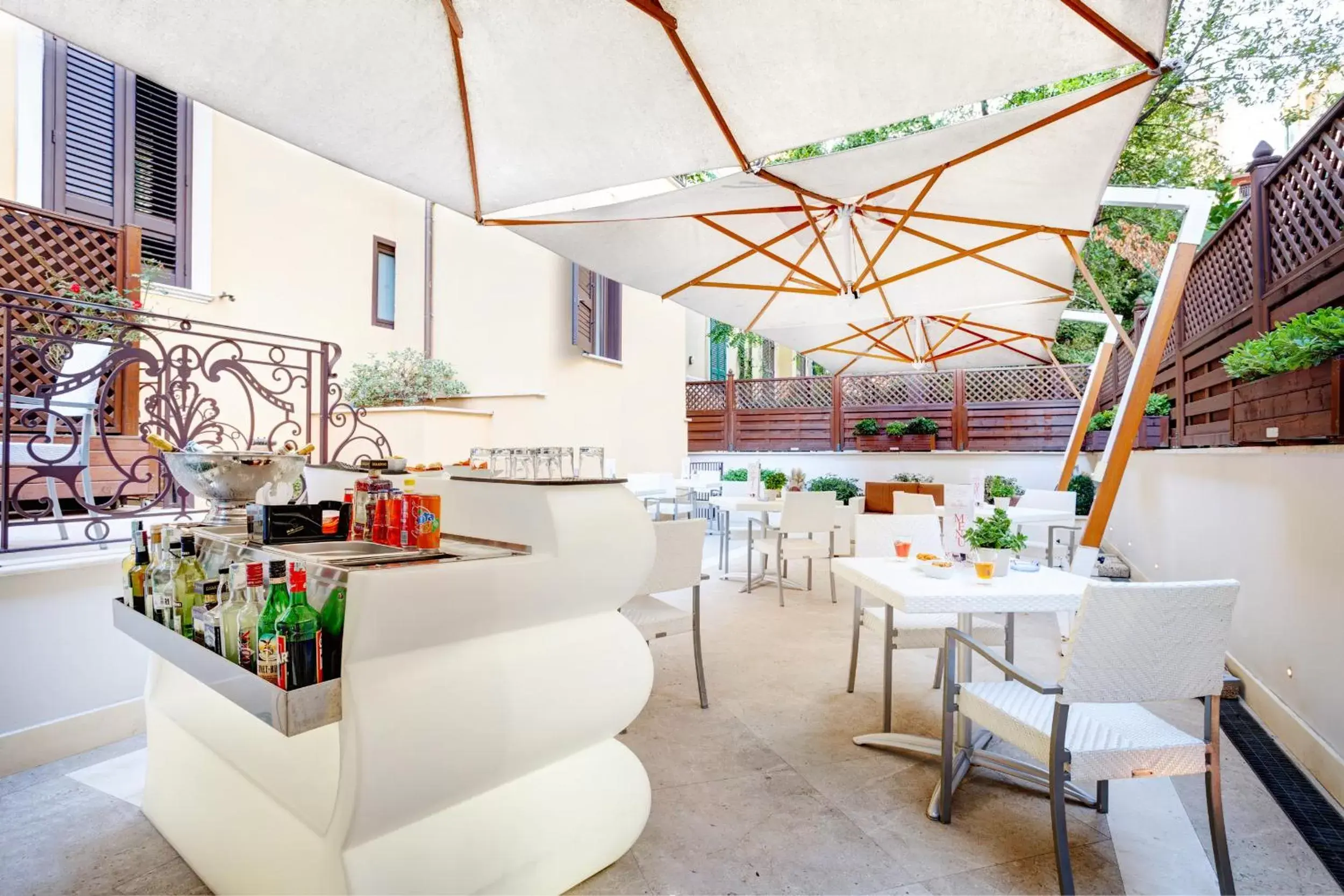 Patio, Restaurant/Places to Eat in Hotel Best Roma