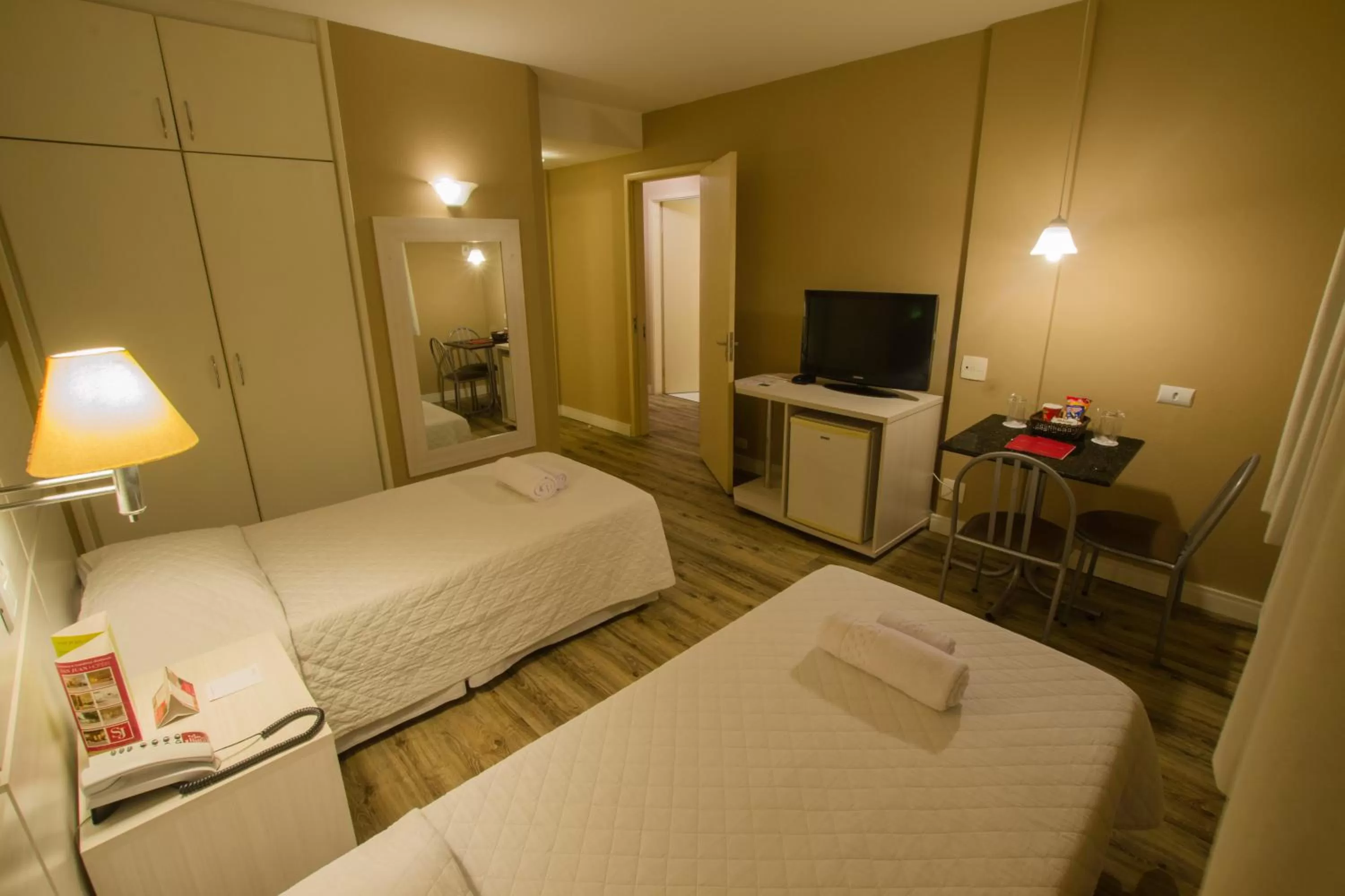 Shower, Bed in SJ Executive - San Juan Curitiba