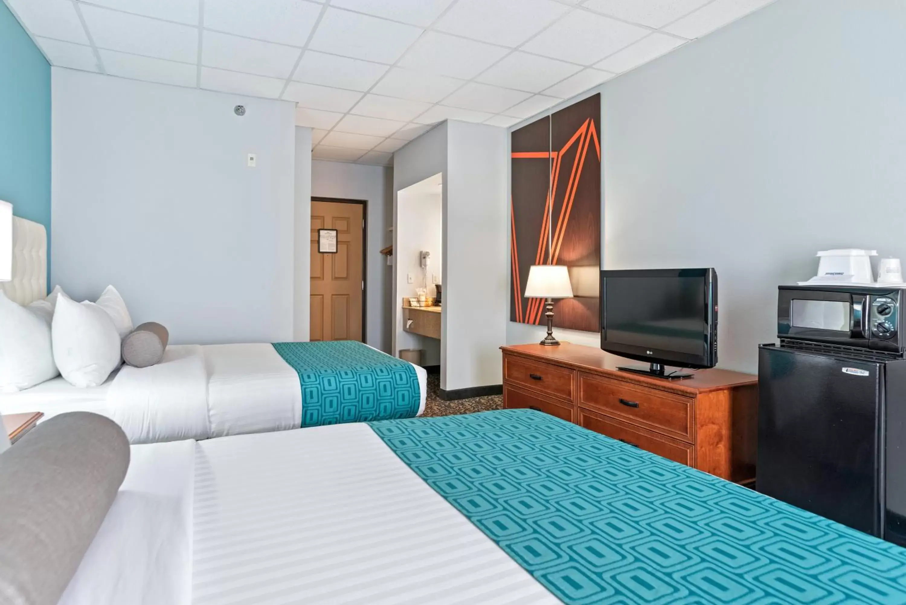 Bed in Howard Johnson by Wyndham Rapid City