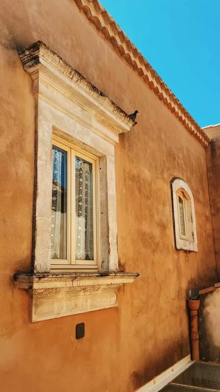 Facade/entrance in Palazzo Gambuzza