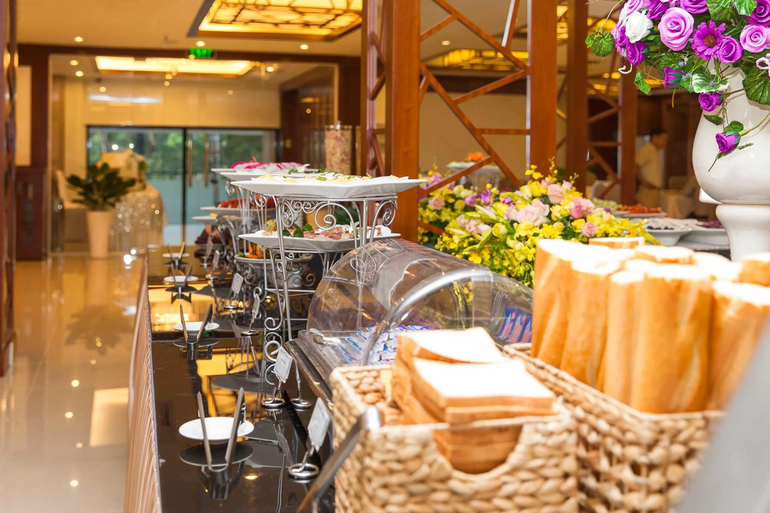 Restaurant/places to eat in Vien Dong Hotel - Near Bui Vien Walking Street