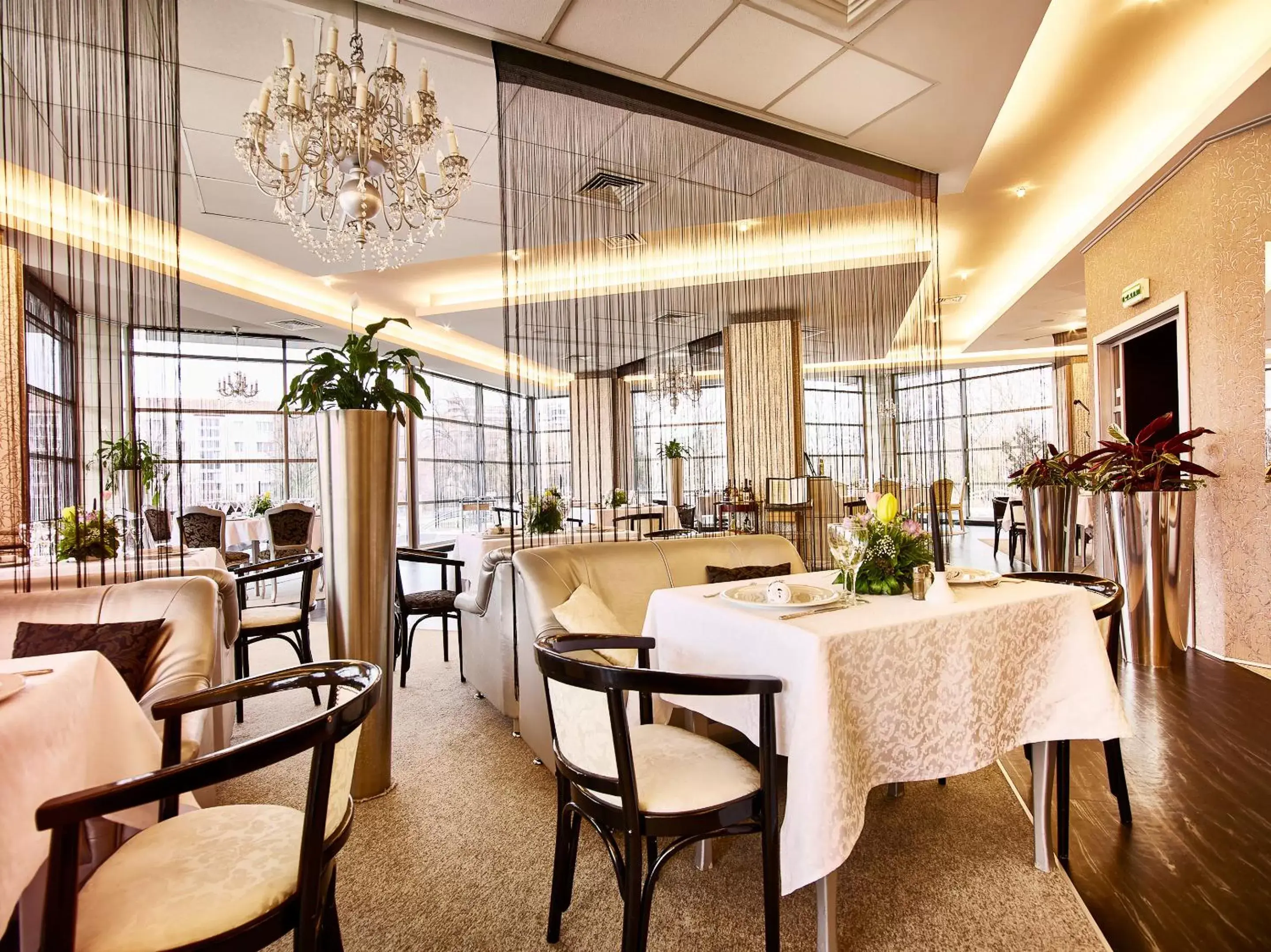 Restaurant/places to eat in Continental Forum Oradea Restaurant/places to eat in Continental Forum Oradea