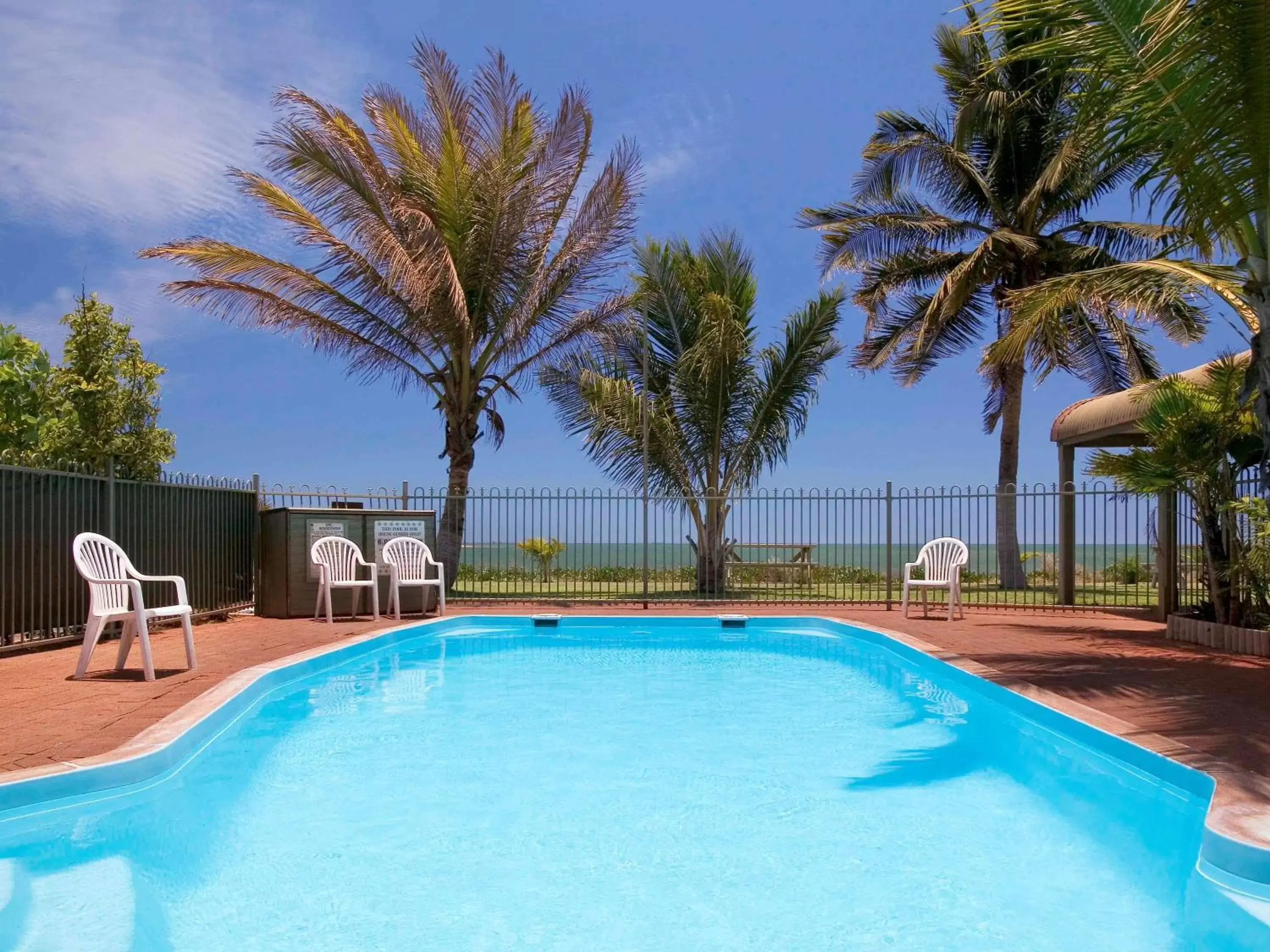 Property building, Swimming Pool in Hedland Hotel