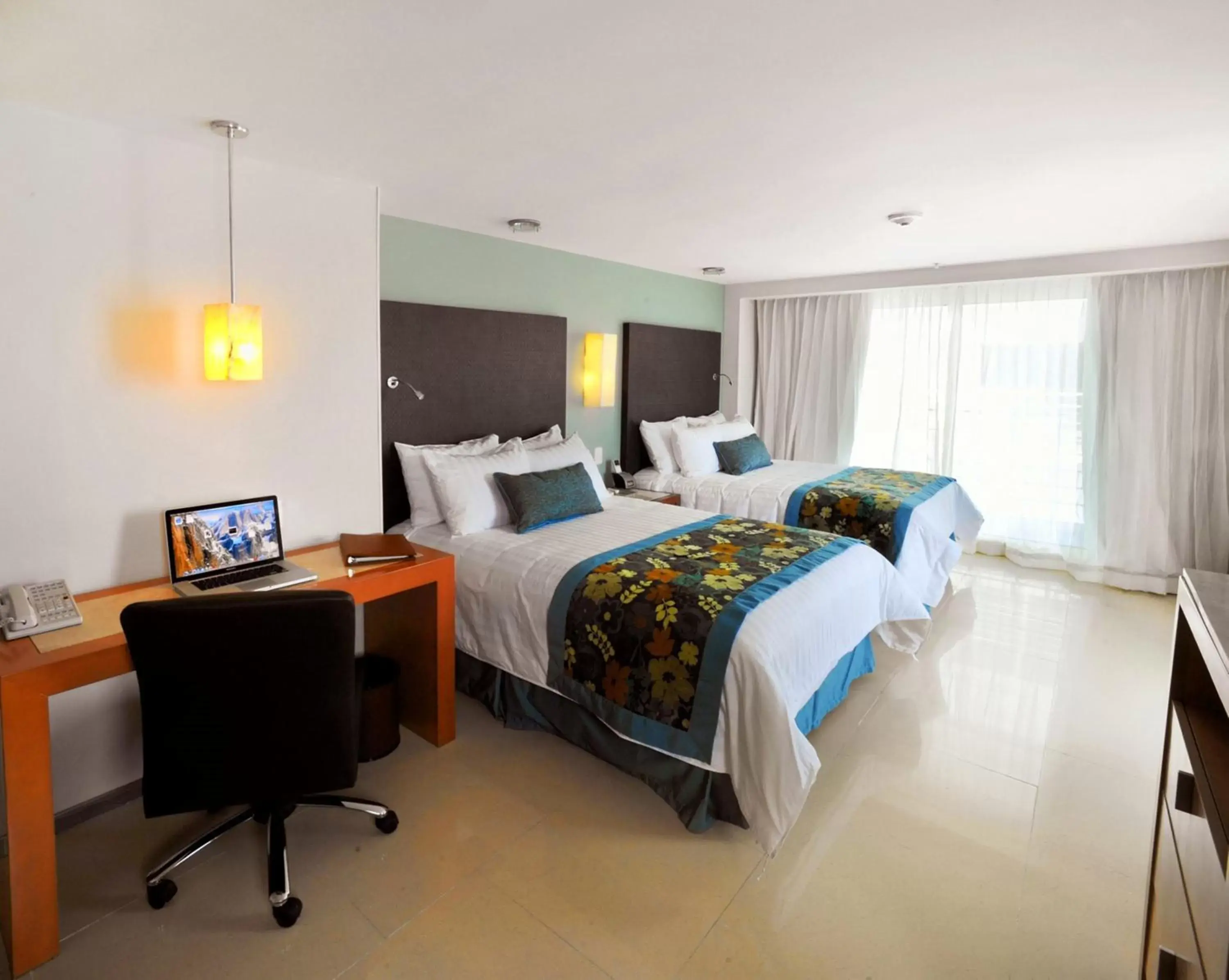 Superior Double Room with Two Double Beds in Emporio Veracruz