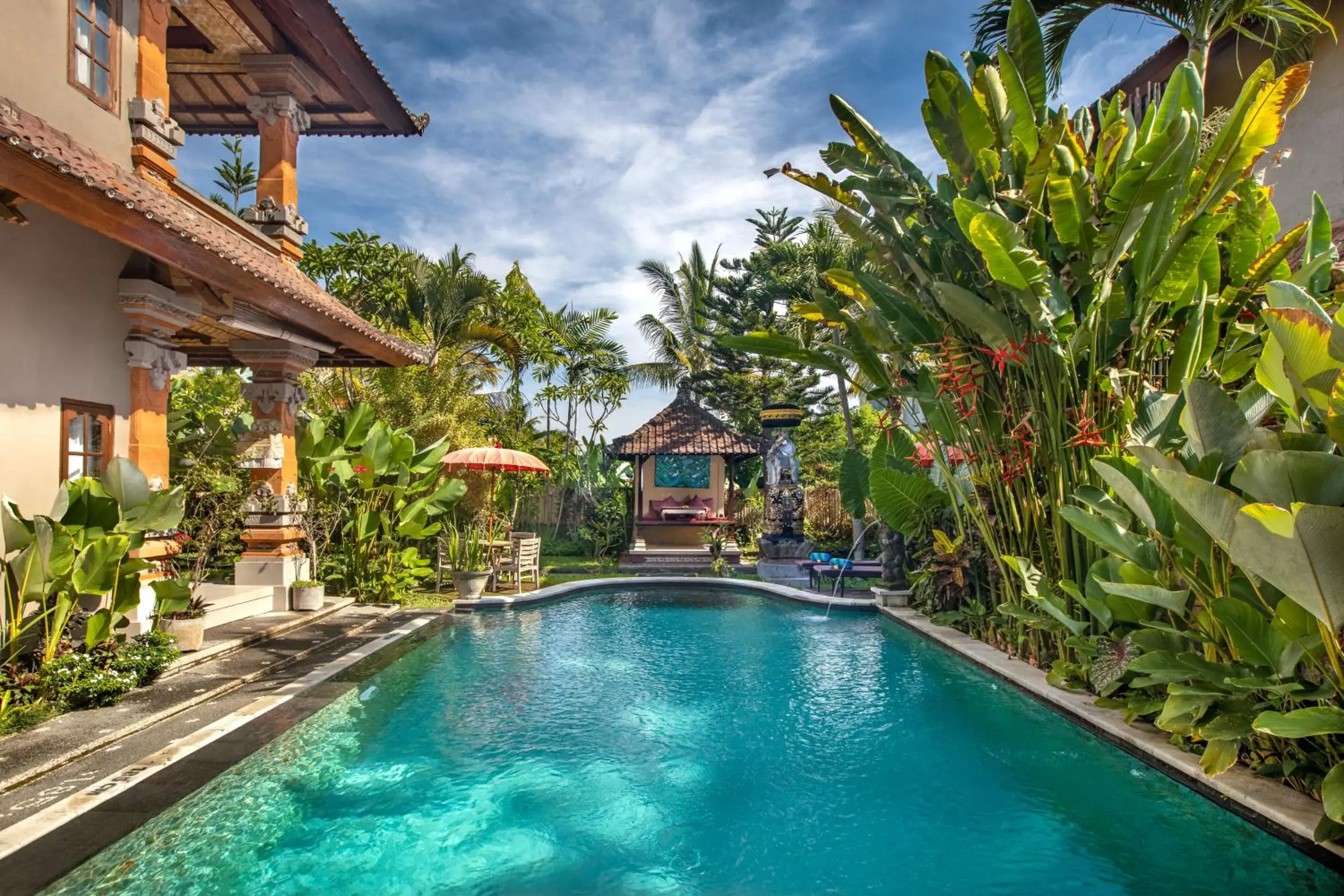 Swimming pool in Uma Sari Cottage by Mahaputra-CHSE Certified Swimming pool in Uma Sari Cottage by Mahaputra-CHSE Certified