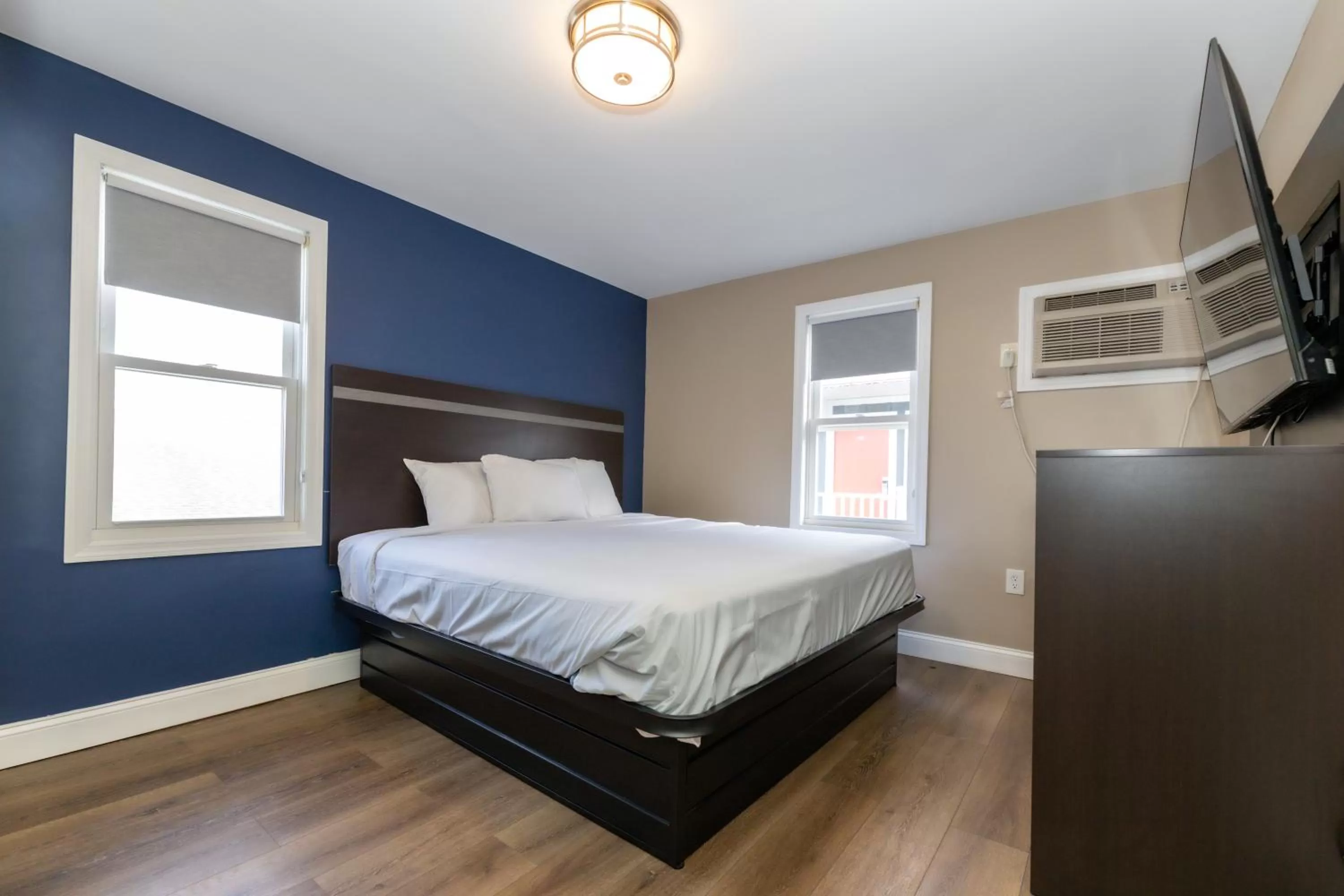 Photo of the whole room, Bed in Seaside Sands Inn