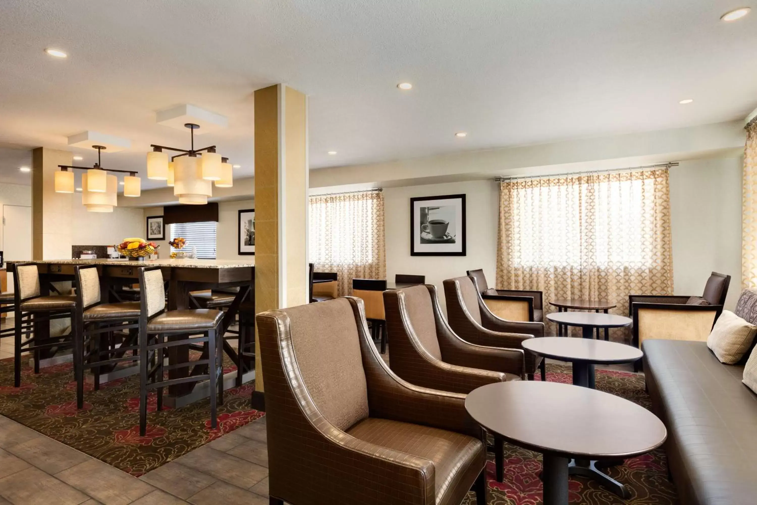 Dining area, Lounge/Bar in Hampton Inn - Portland/Clackamas
