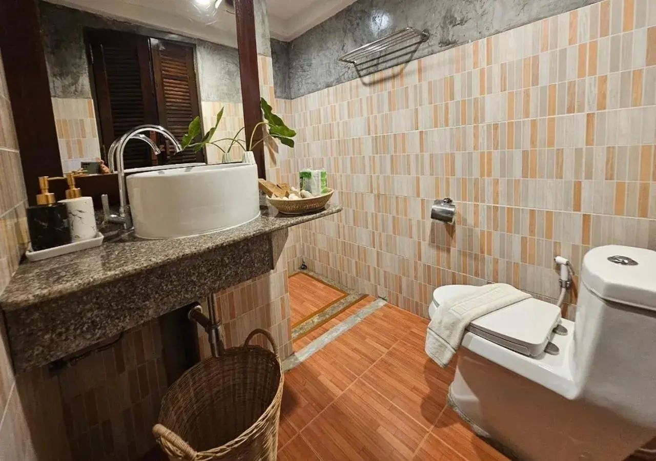 Bathroom in Lanta Nice Beach Resort - SHA Extra Plus