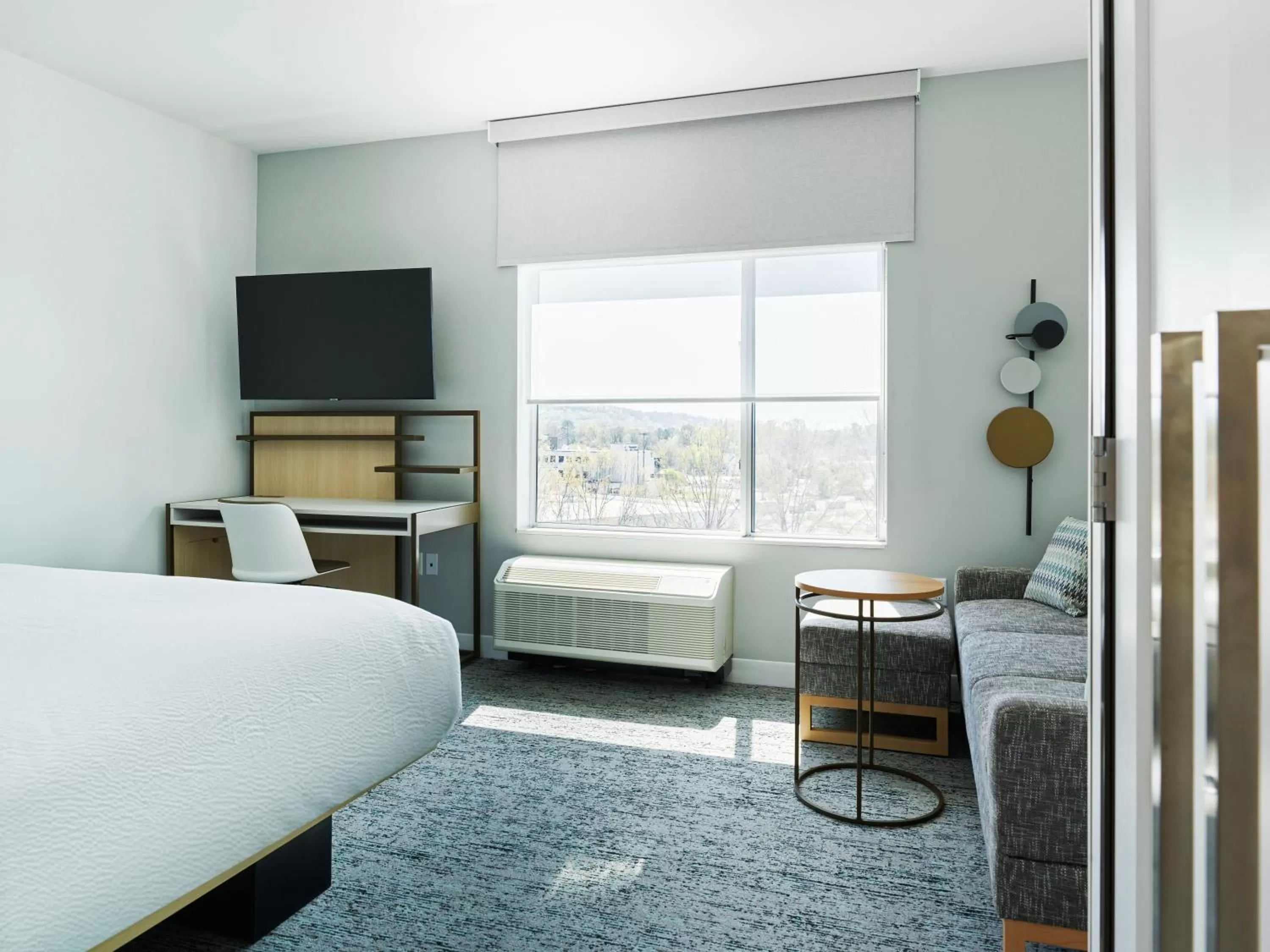 Bed in TownePlace Suites by Marriott Hixson