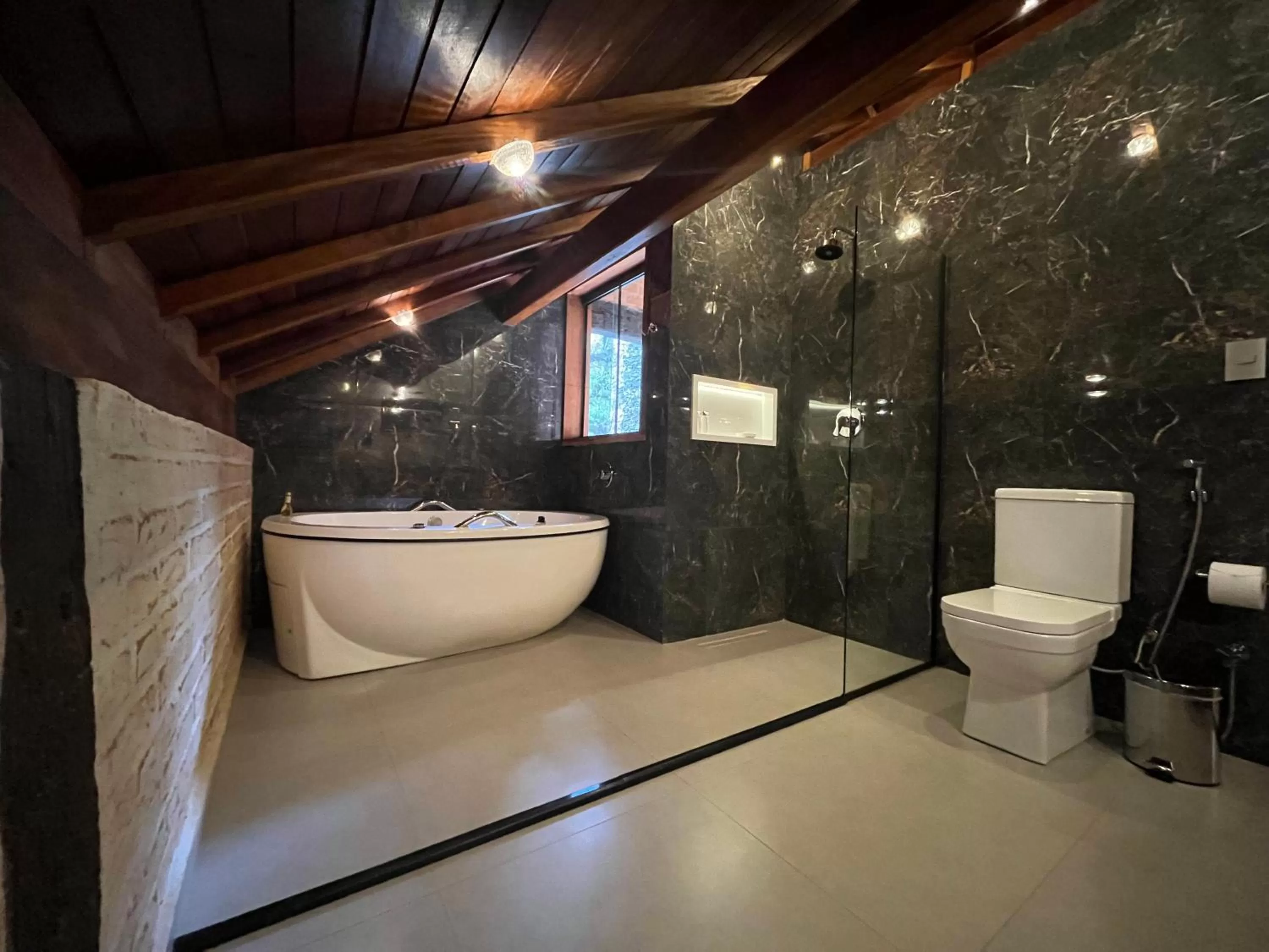 Hot Tub, Bathroom in Pousada Dona Bendita