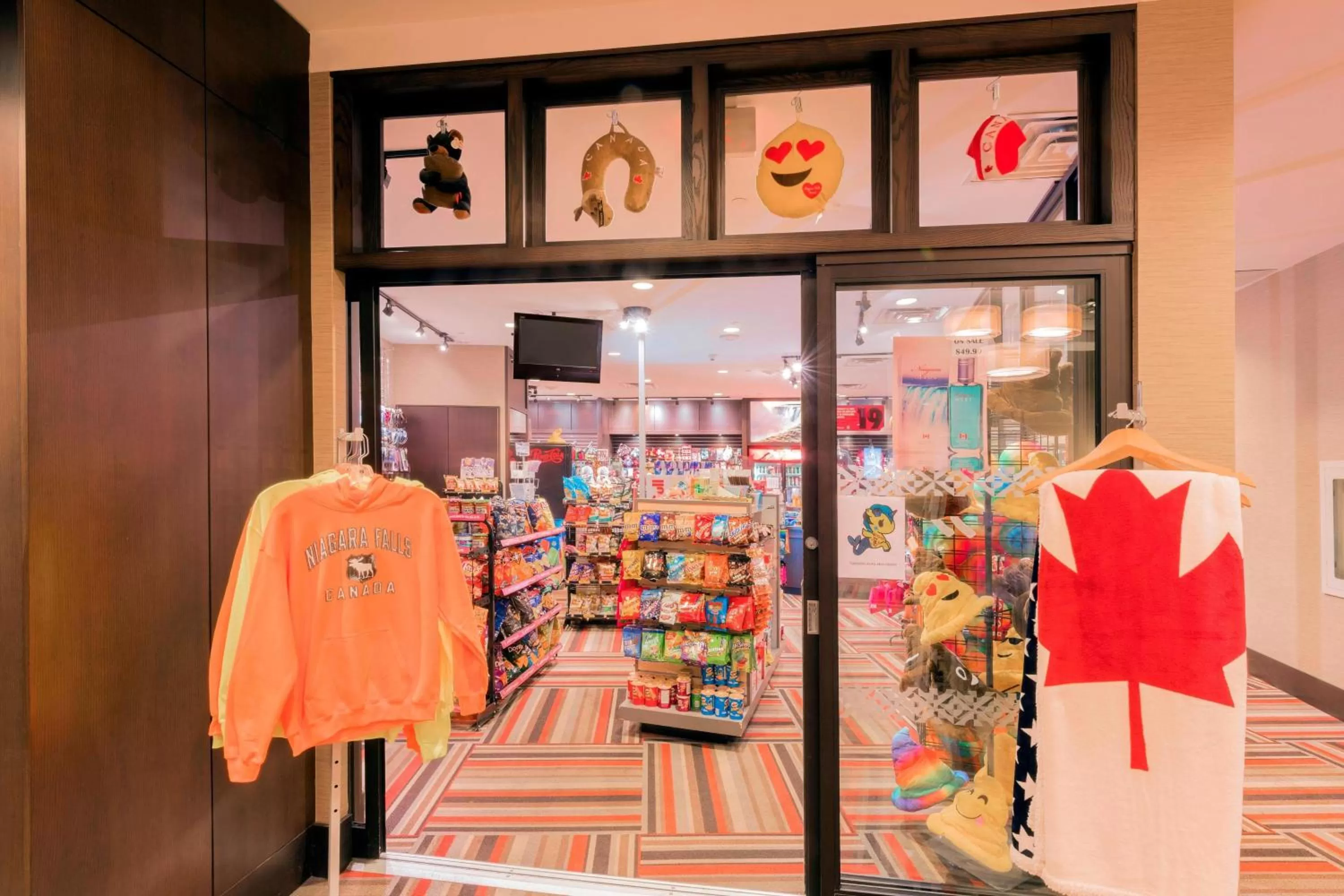 On-site shops in Wyndham Grand Fallsview Hotel