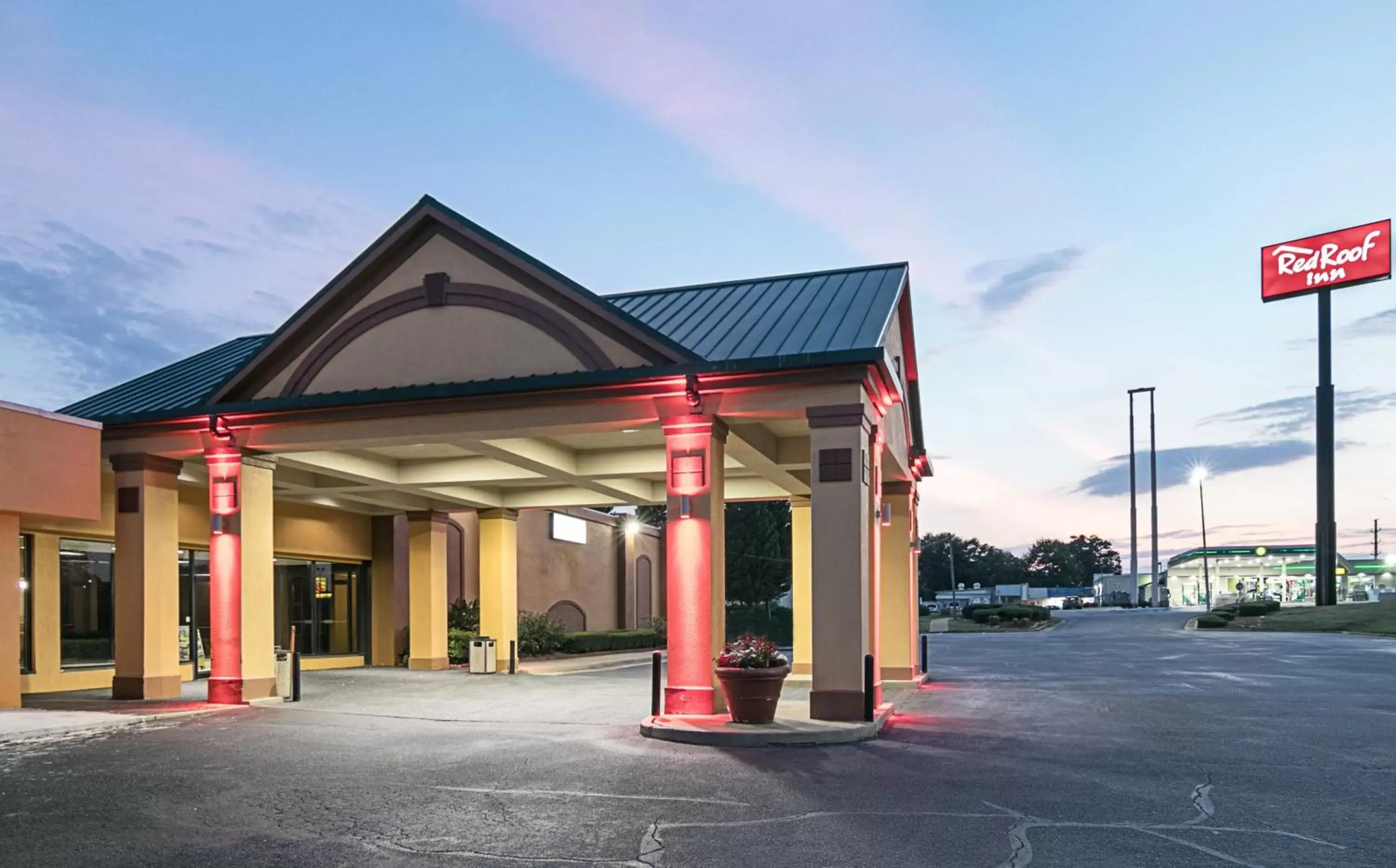 Property Building in Red Roof Inn Forsyth