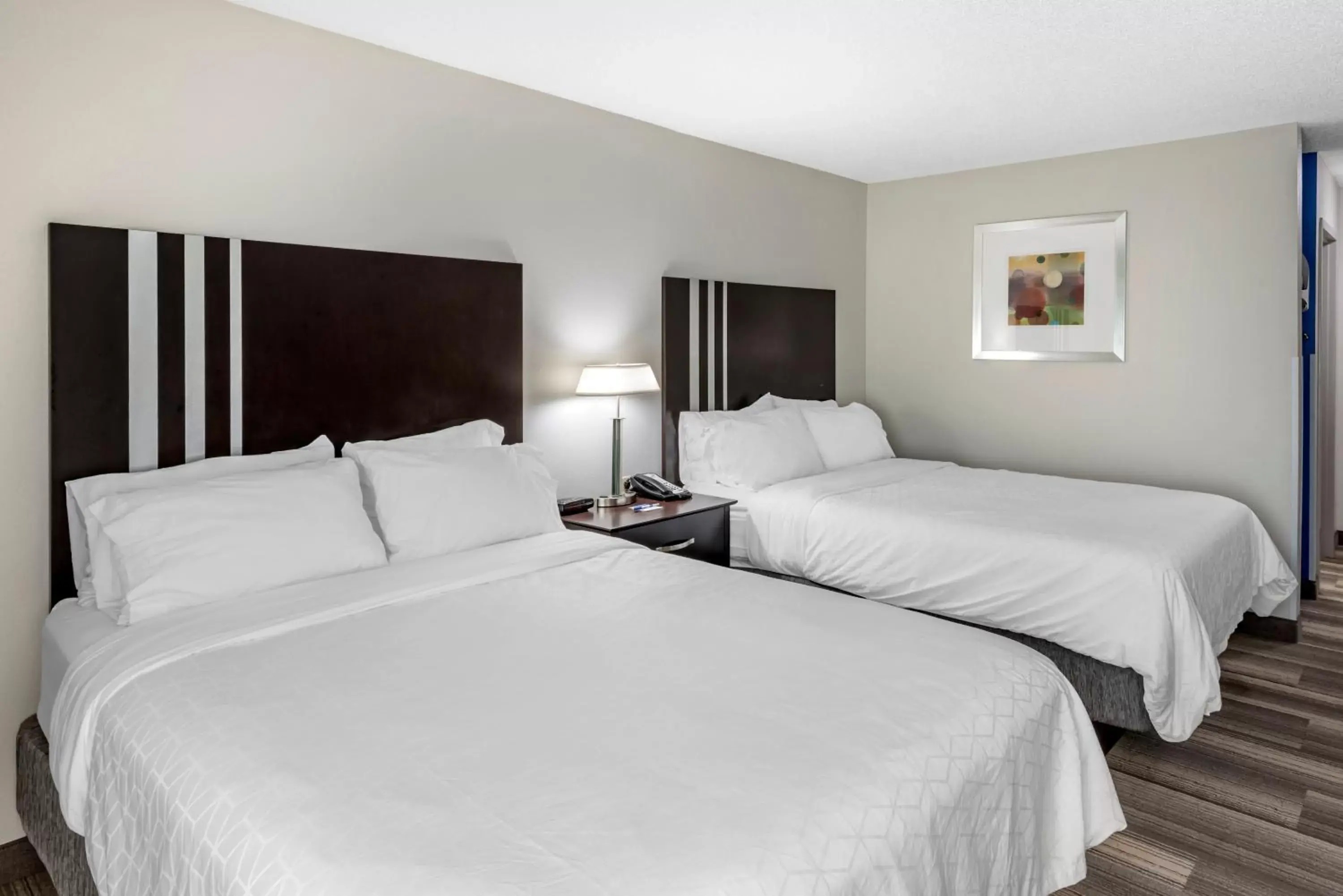 Photo of the whole room, Bed in Holiday Inn Express Hotel & Suites Cincinnati-Blue Ash, an IHG Hotel