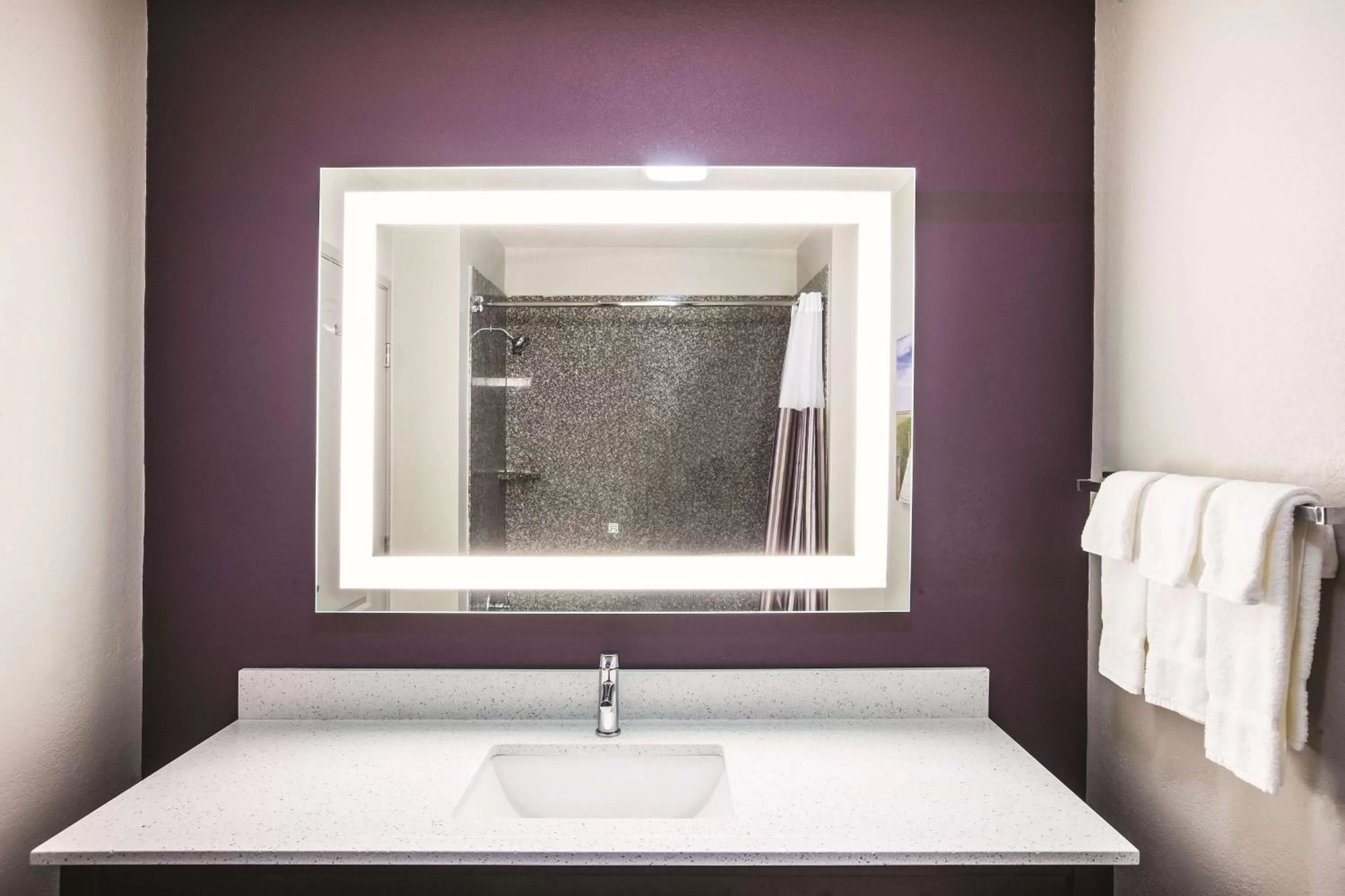 Photo of the whole room in La Quinta by Wyndham Walker - Denham Springs