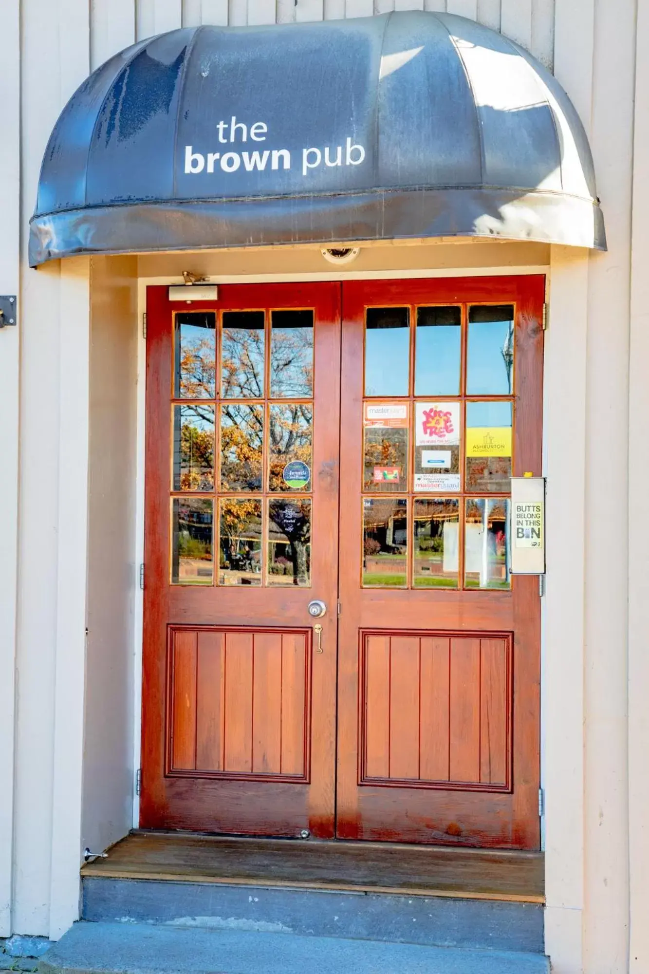 Facade/entrance in The Brown Pub