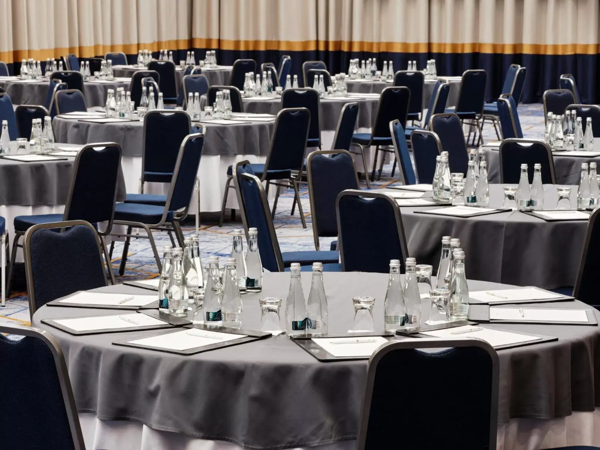 Meeting/conference room, Restaurant/Places to Eat in InterContinental Warszawa, an IHG Hotel