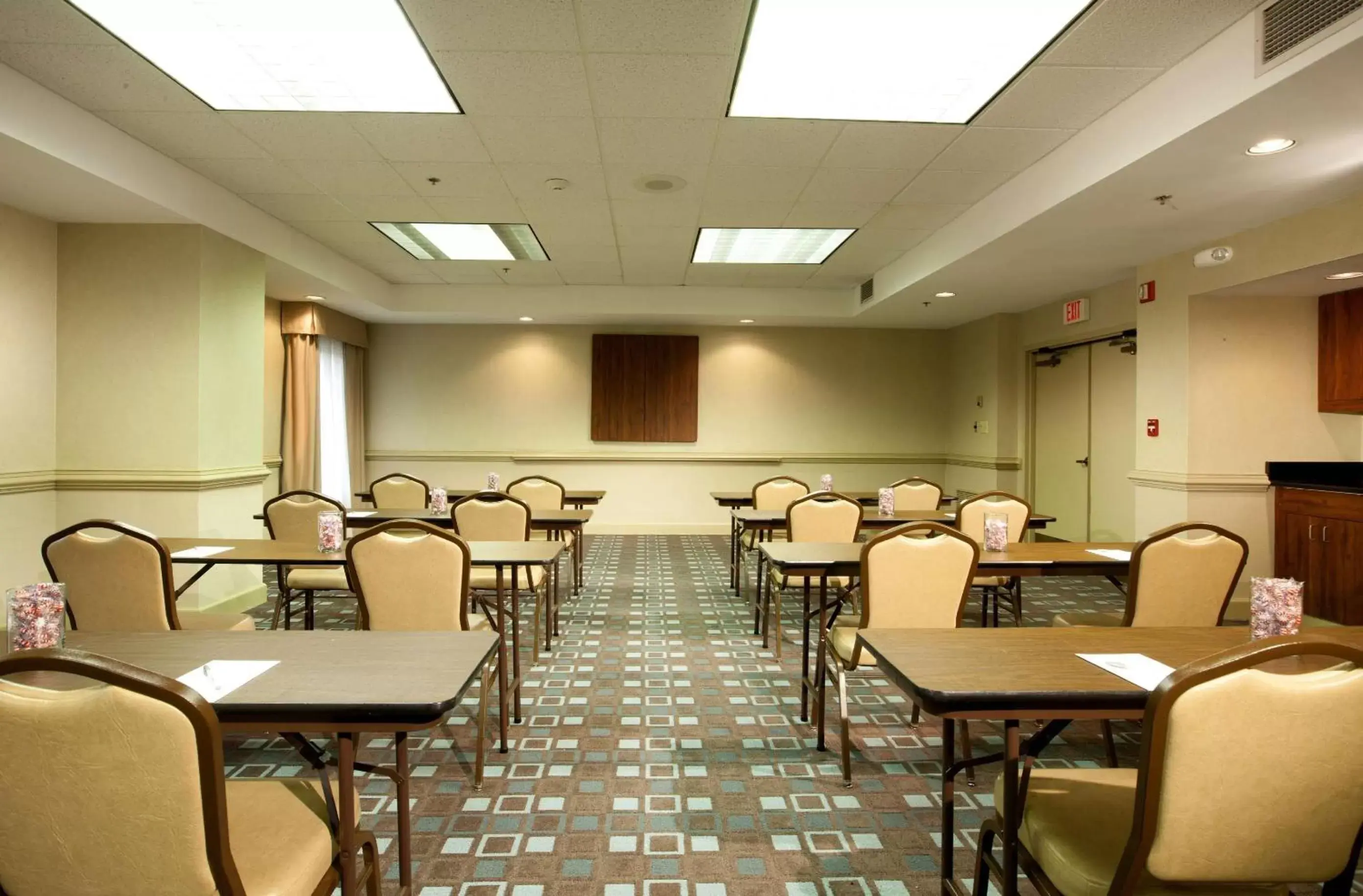 Meeting/conference room, Restaurant/Places to Eat in Hampton Inn Pennsville