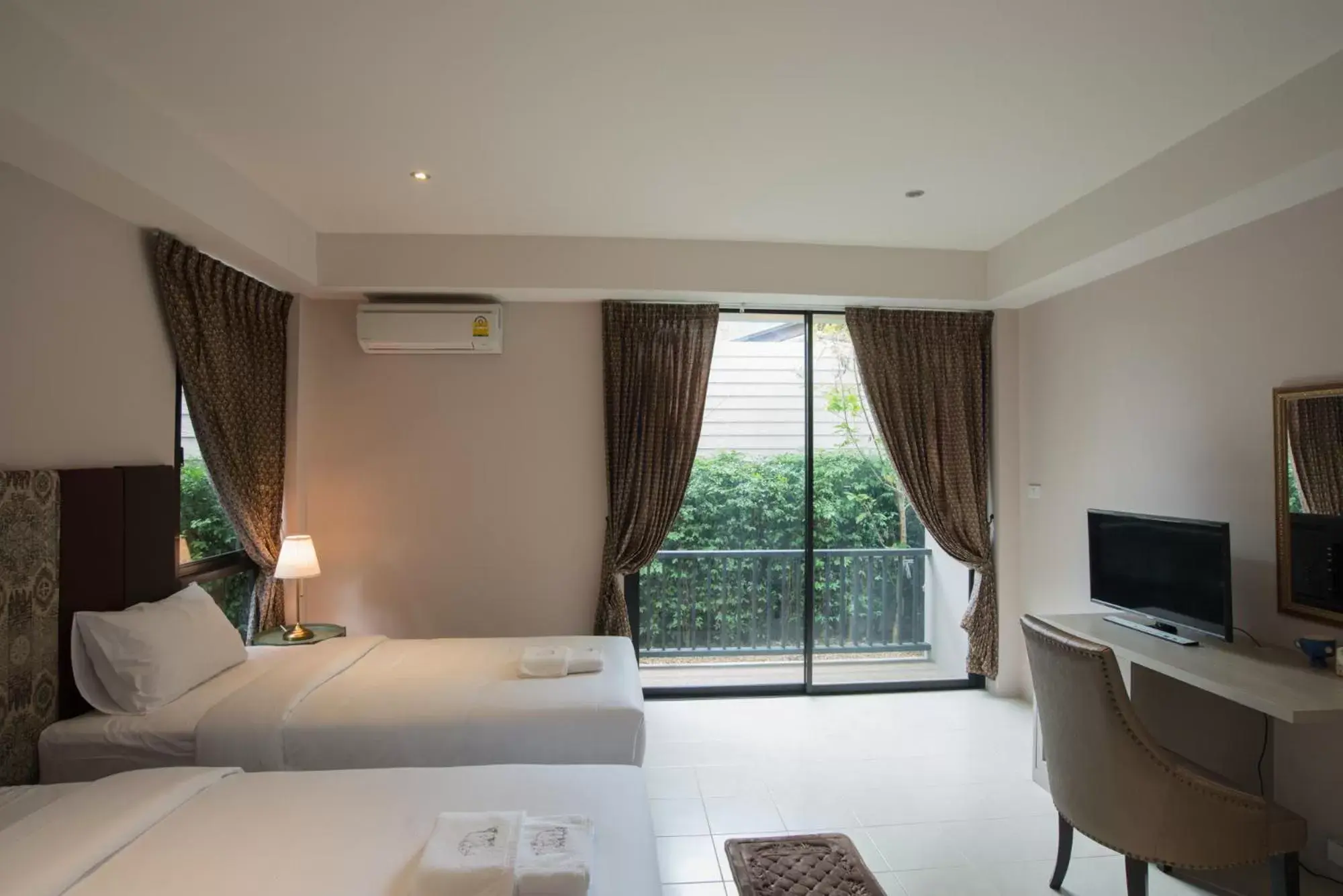 Triple Room with Garden View in Sri Ngachang Triple Room with Garden View in Sri Ngachang