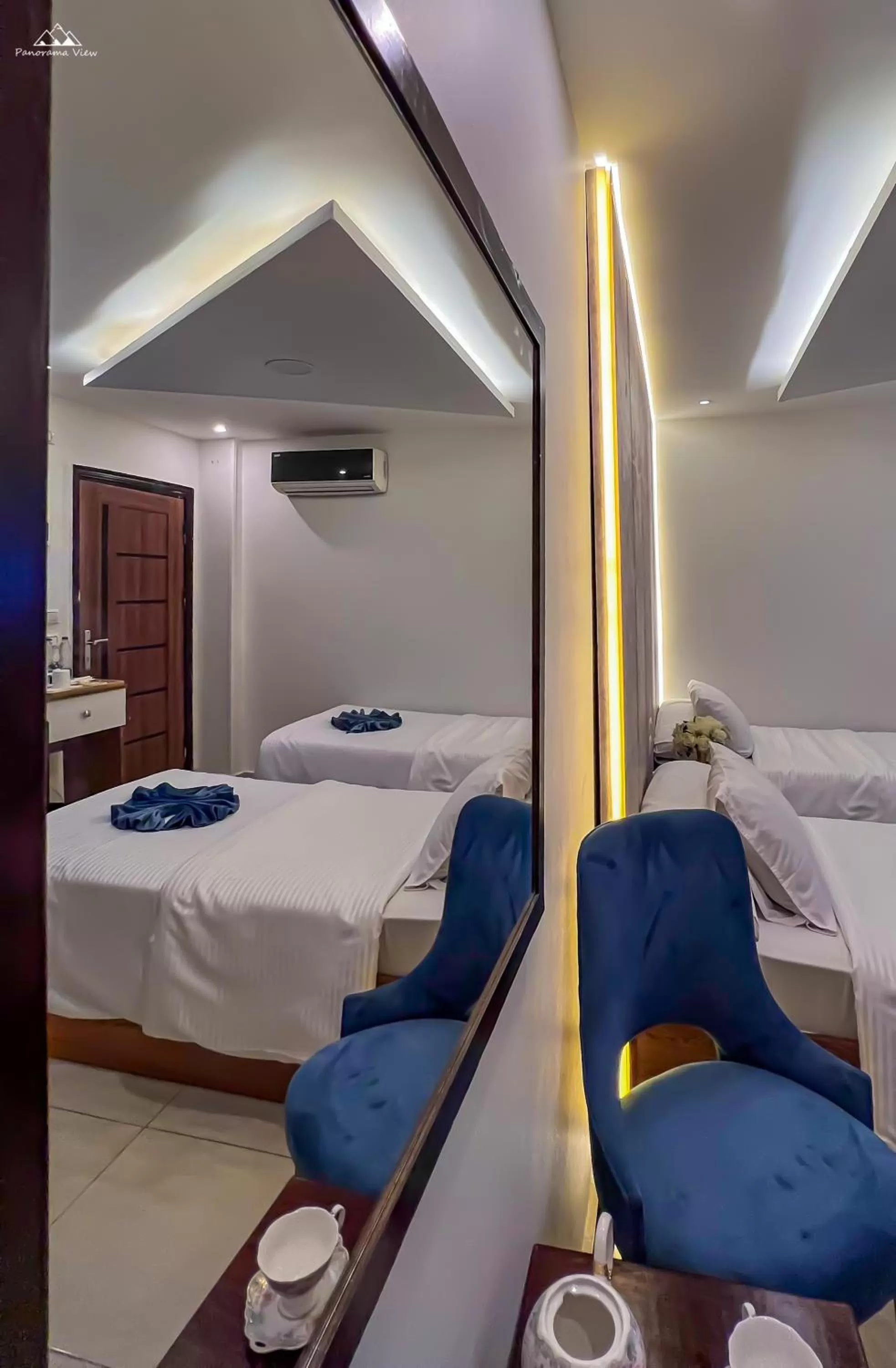 Bedroom, Bed in PANORAMA view pyramids