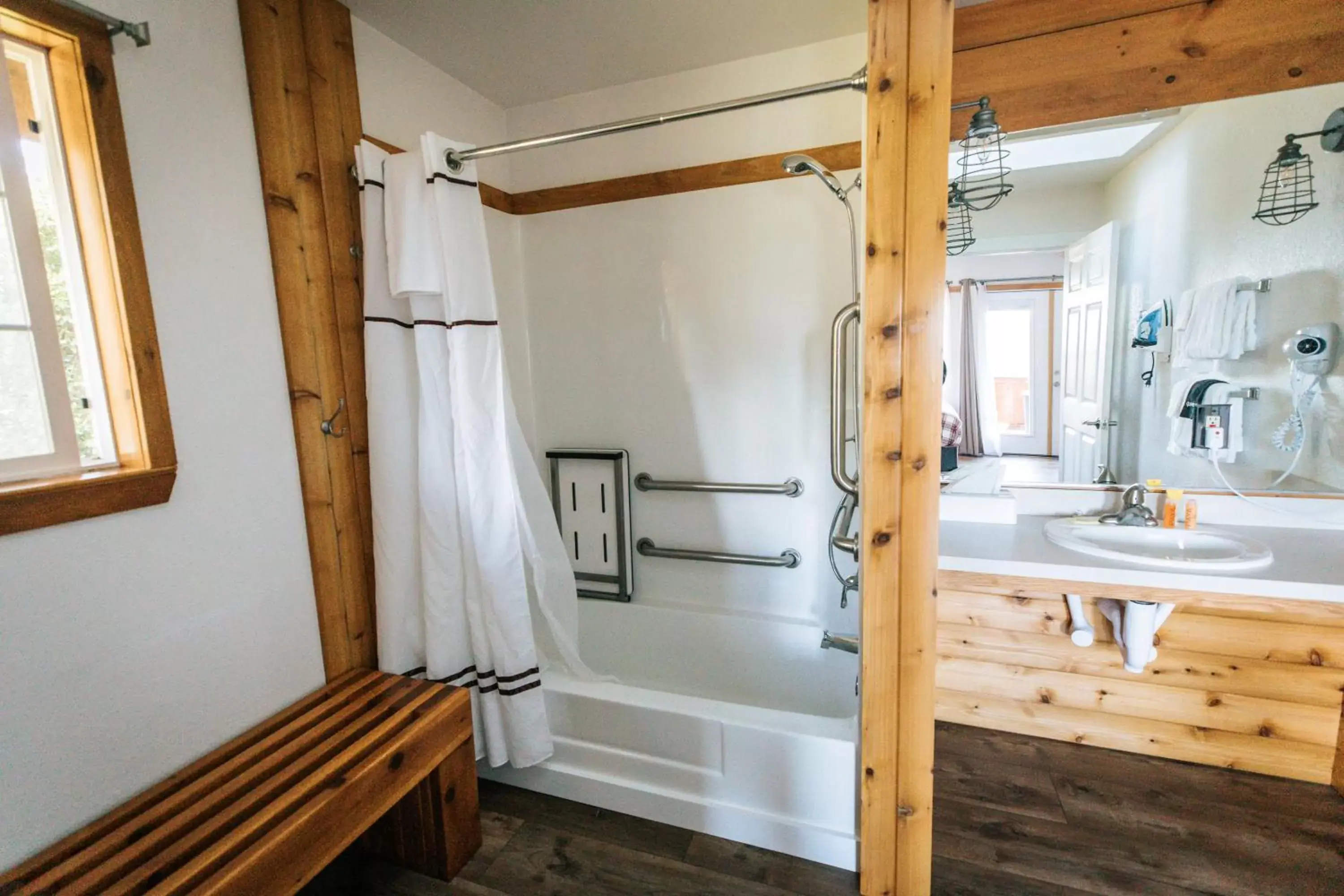 Bathroom in View Crest Lodge