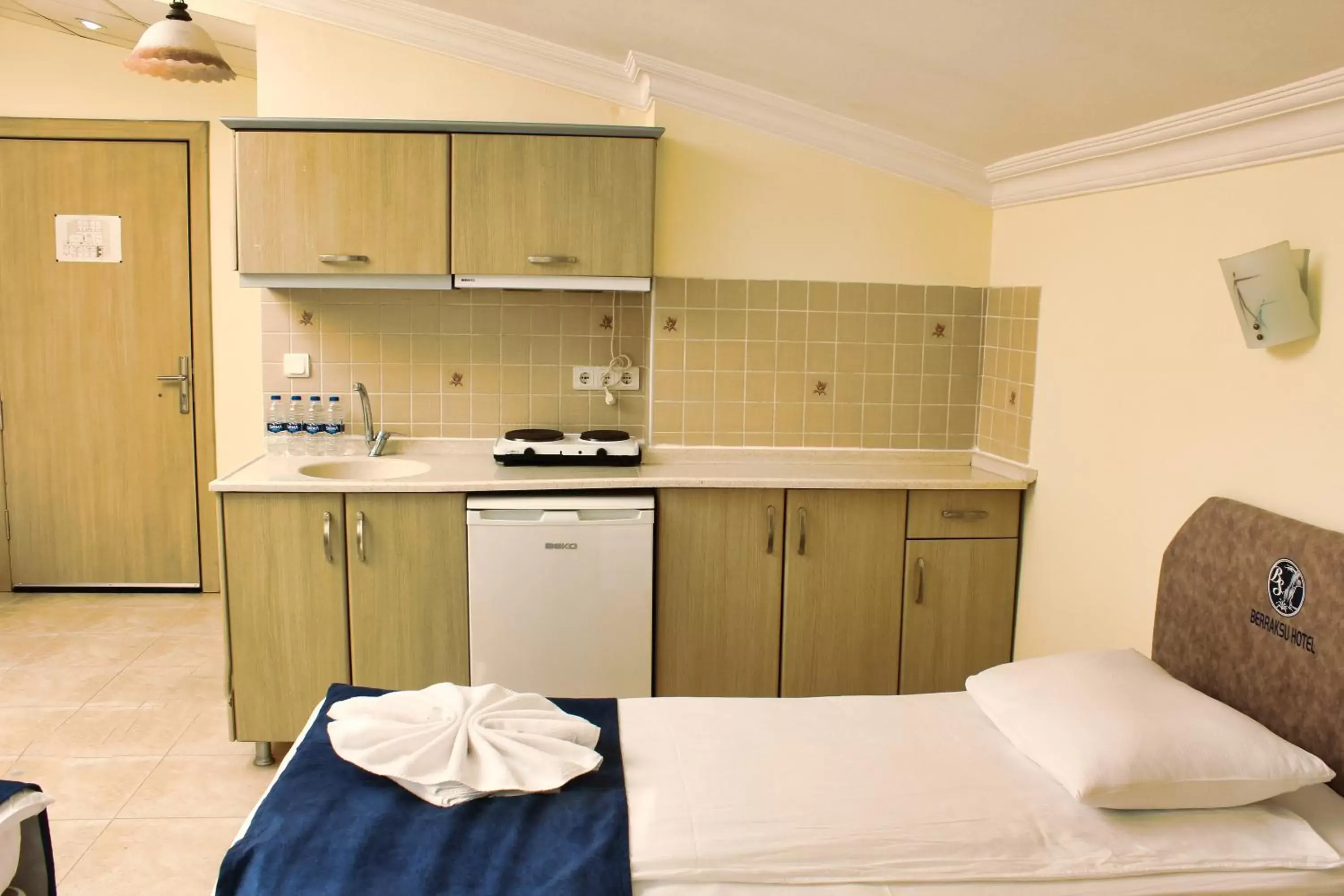 Kitchen/Kitchenette in Berrak Su Hotel