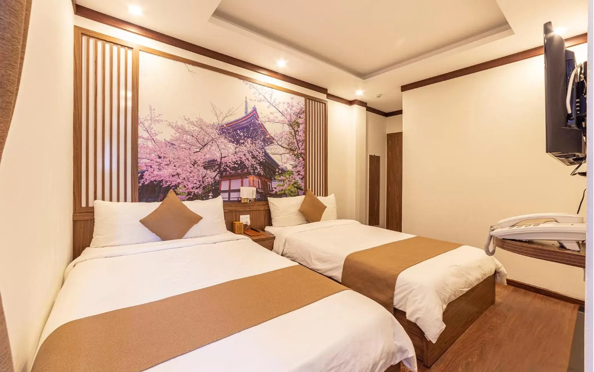 Standard Quadruple Room in Khai Ngoc Hotel Standard Quadruple Room in Khai Ngoc Hotel