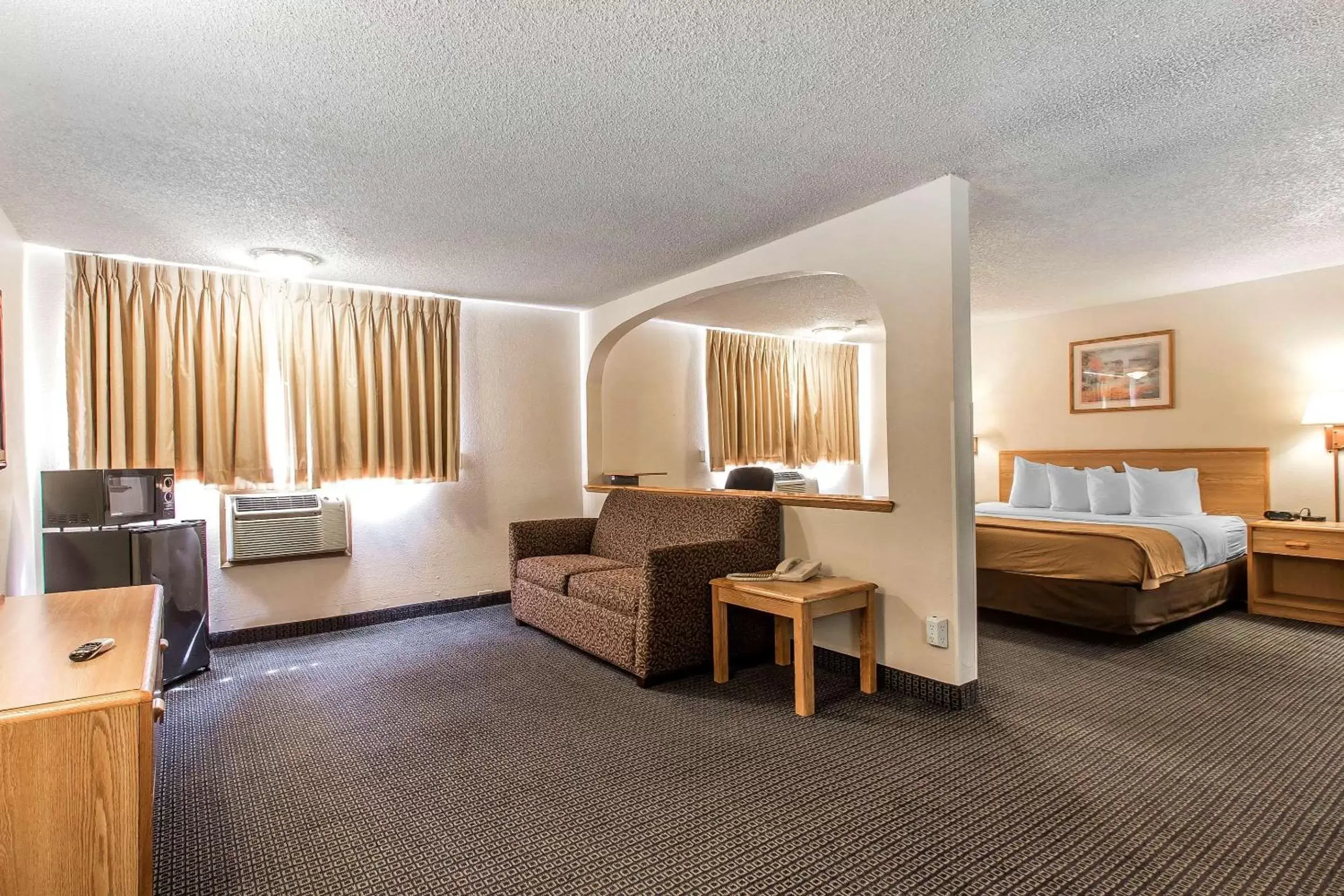 Photo of the whole room, Seating Area in Econo Lodge Inn & Suites Clinton