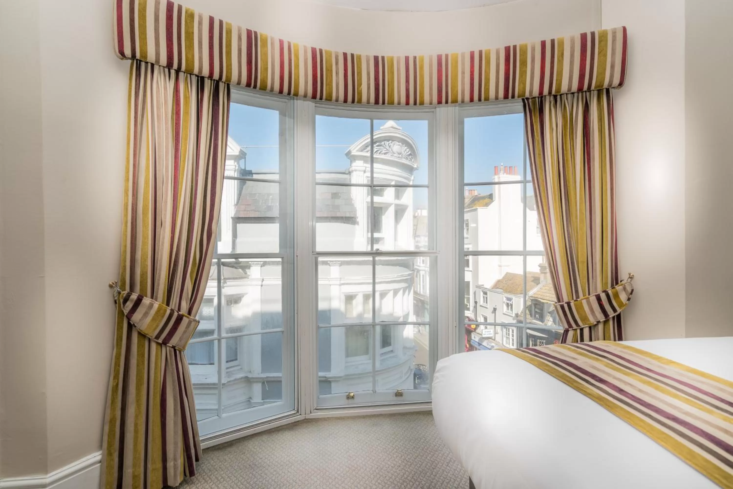 Bed in Queens Hotel & Spa