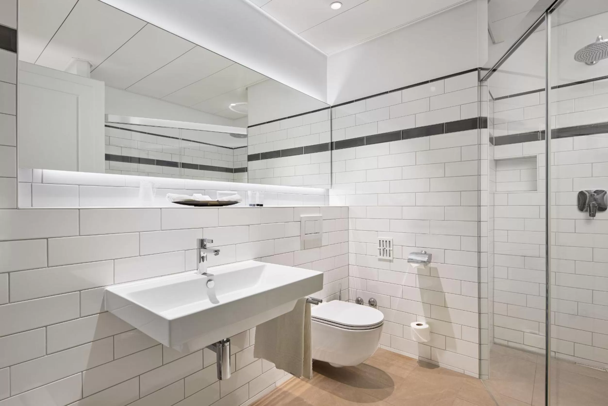 Shower in Hotel Victoria