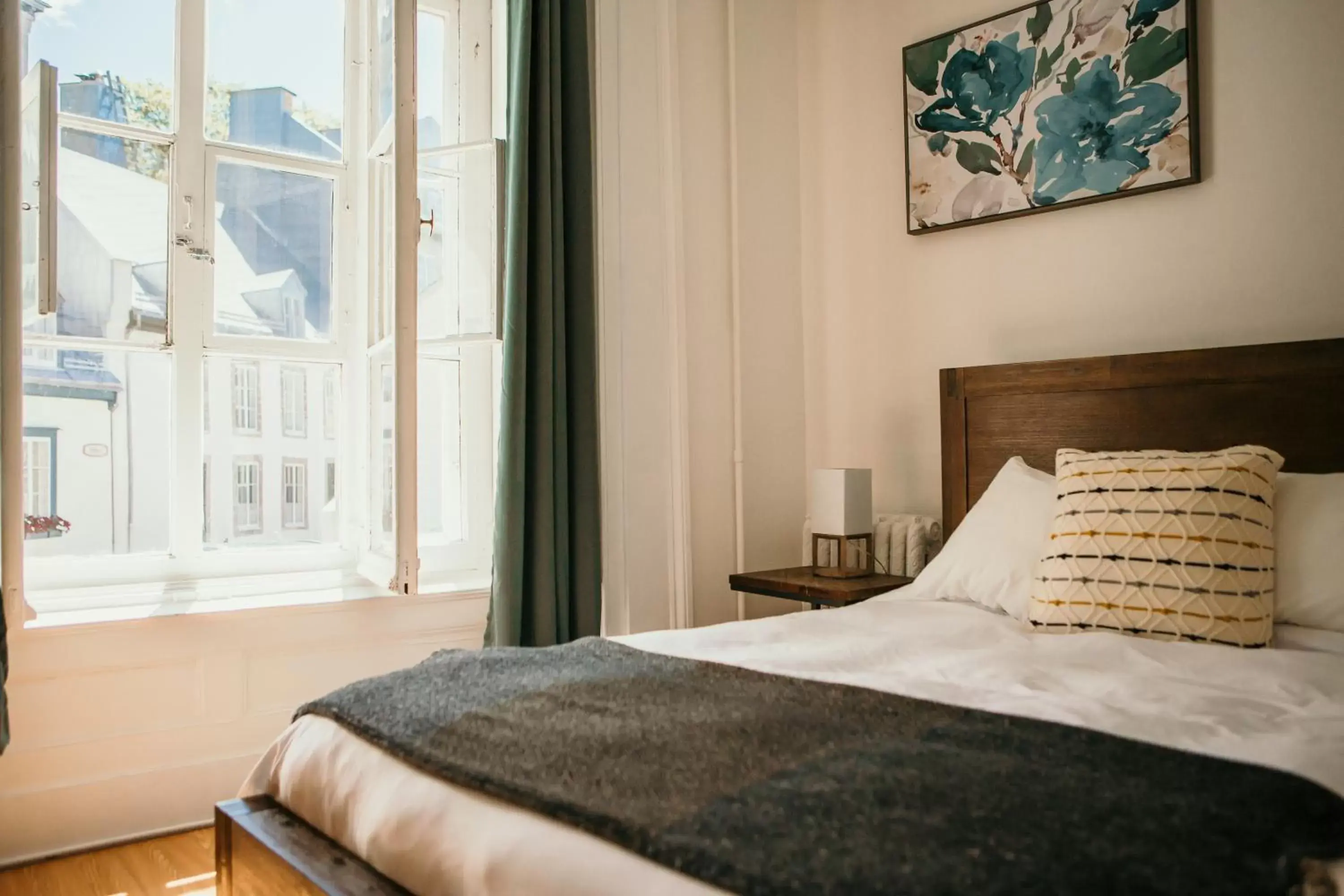 Bedroom, Bed in Hôtel Automatisé Manoir des Remparts