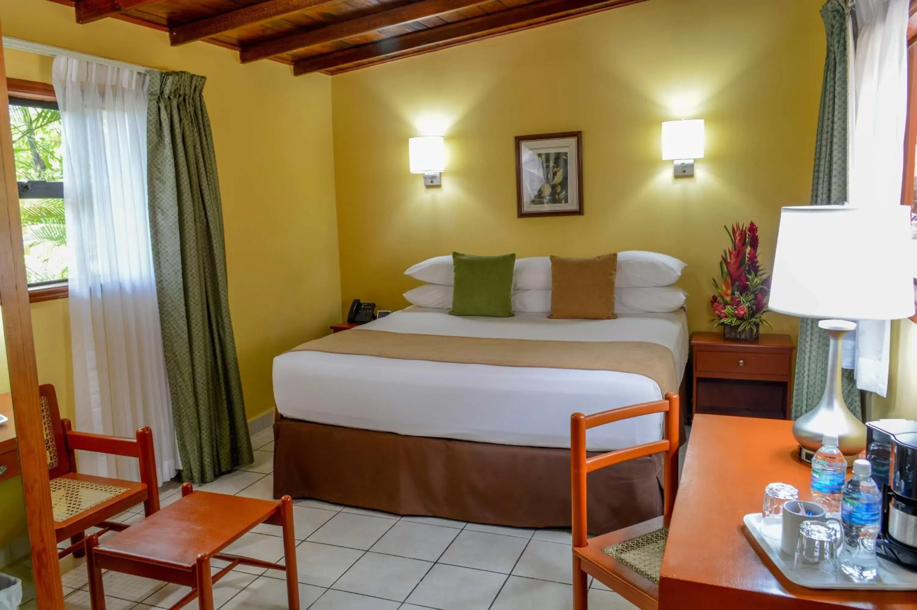 Photo of the whole room, Bed in Best Western Las Mercedes Airport