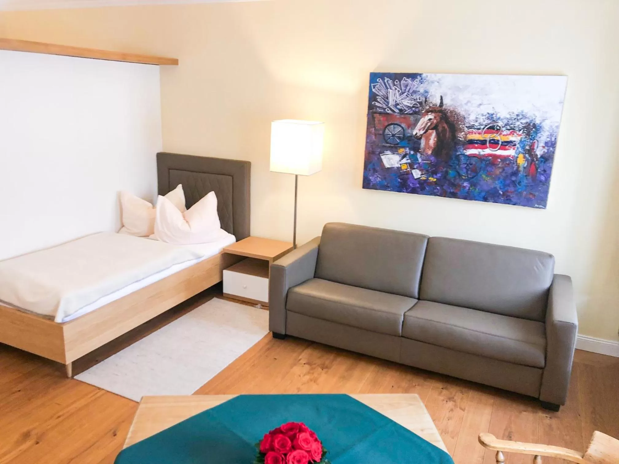 Photo of the whole room, Bed in Die Schmiede