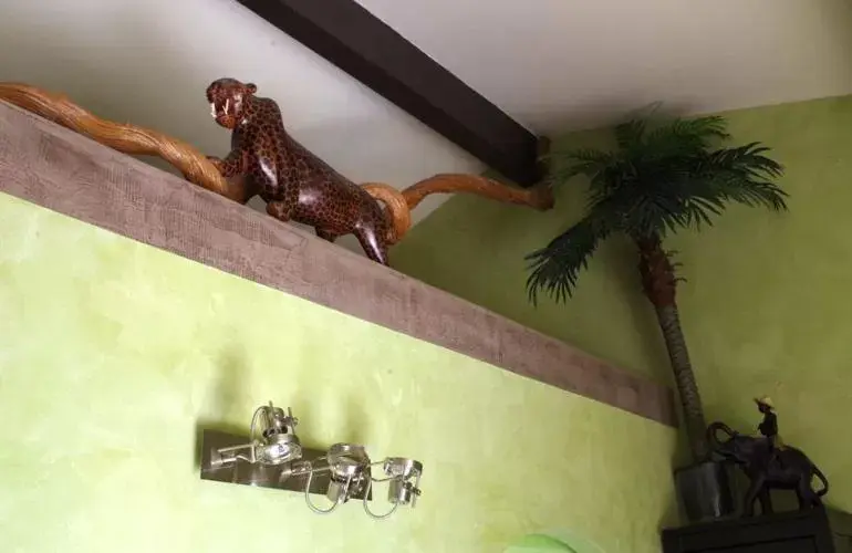 Decorative detail, Other Animals in B&B Val D'azur