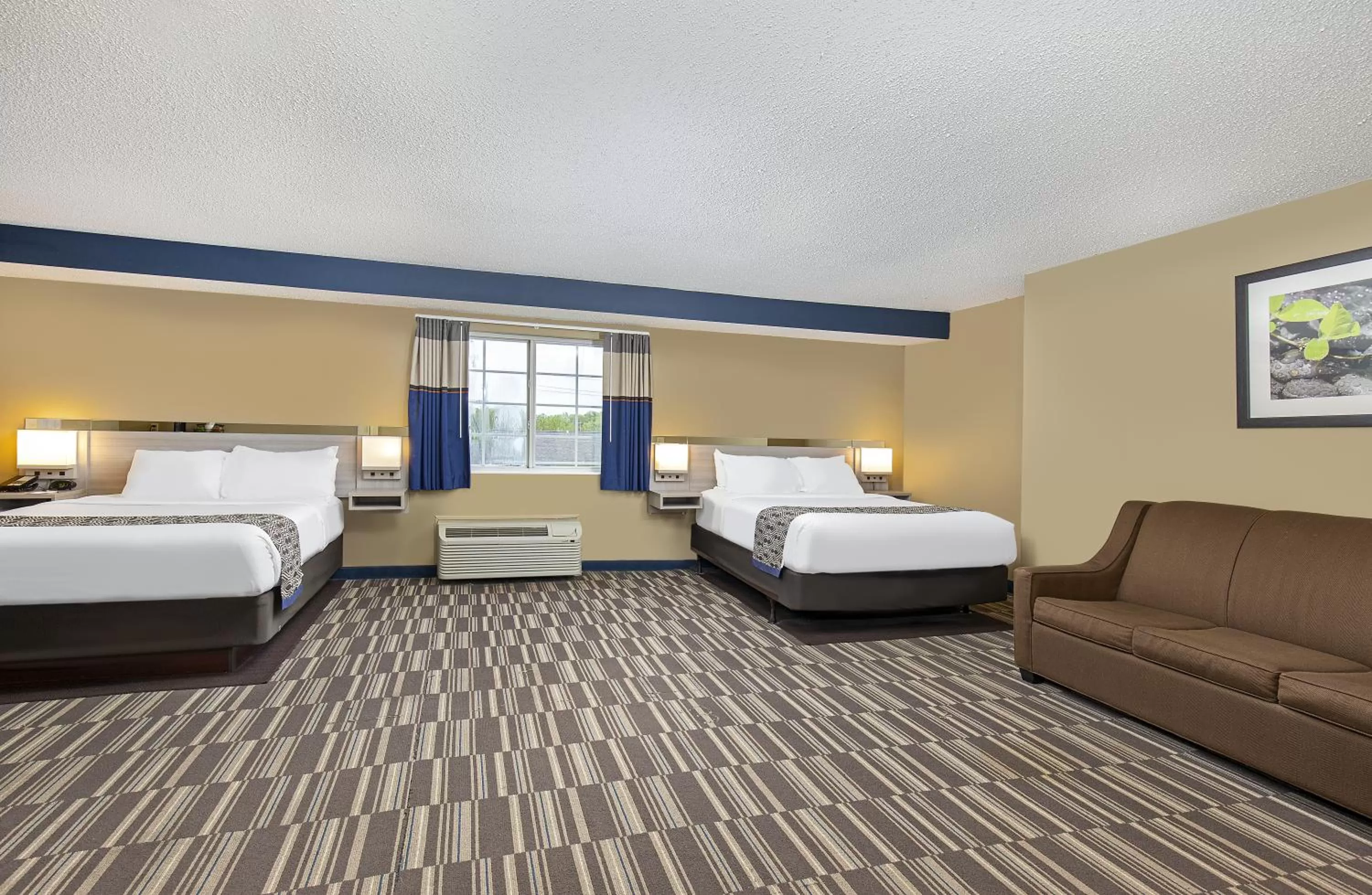 Bed in Microtel Inn & Suites by Wyndham Dry Ridge