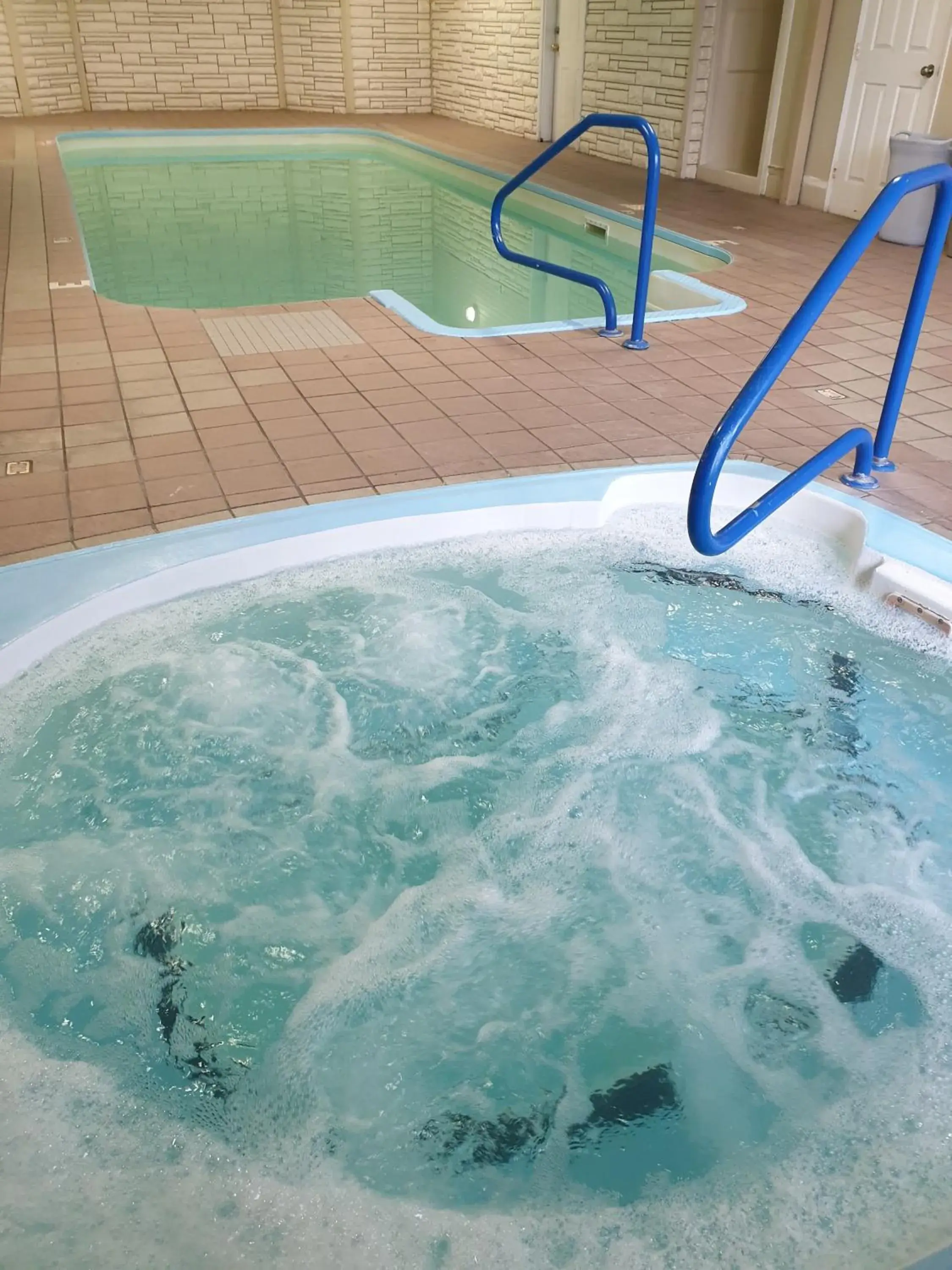 Swimming Pool in Riverland Inn & Suites