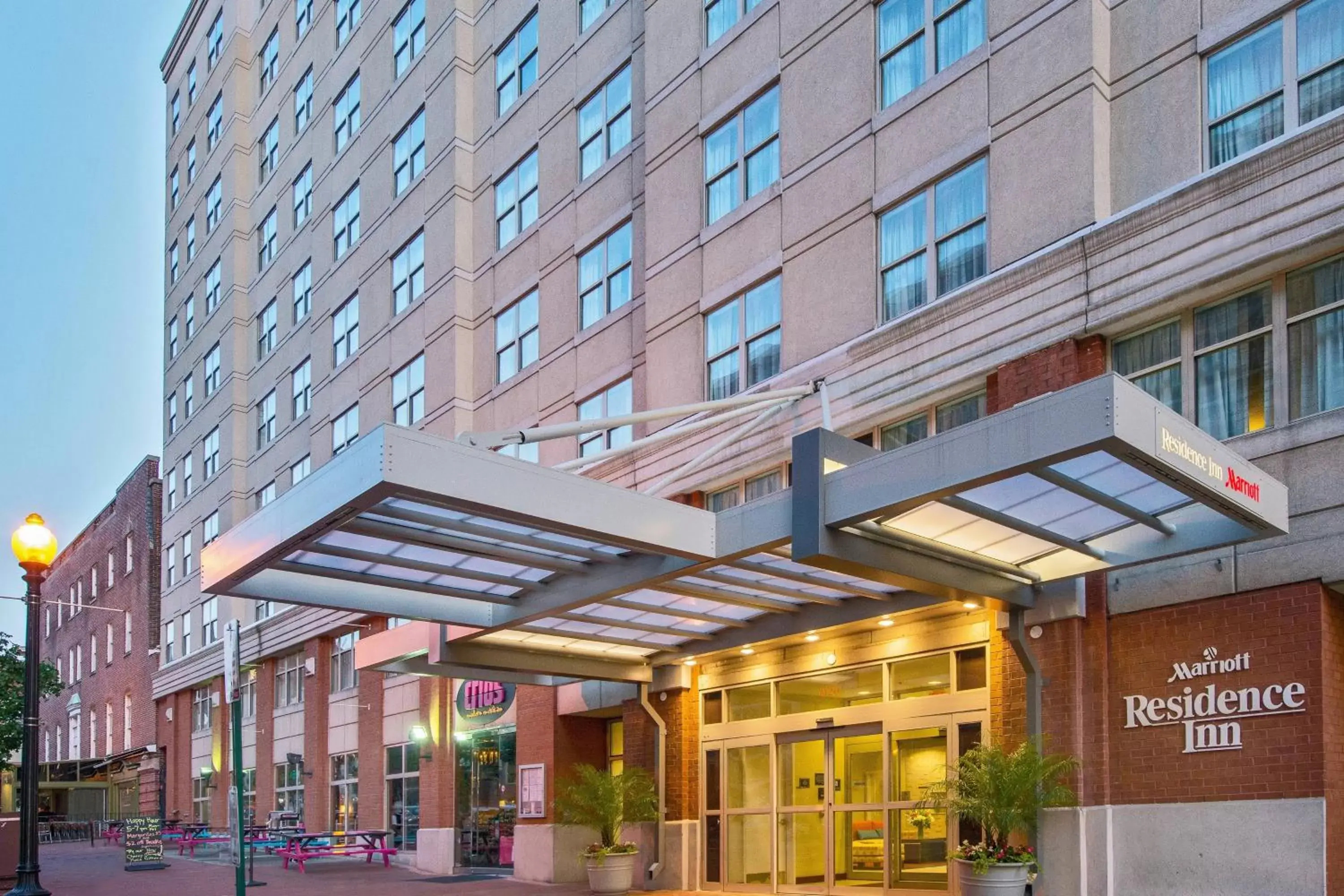 Property Building in Residence Inn Washington, DC / Dupont Circle