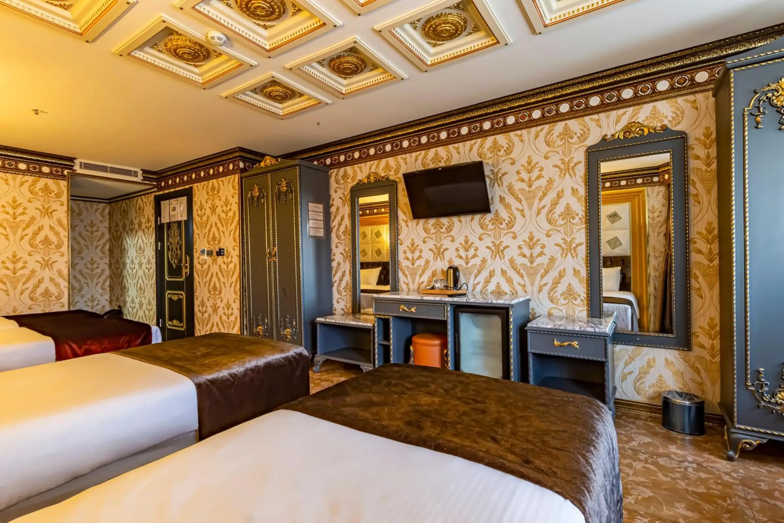 Communal lounge/ TV room, Bed in Laleli Blue Marmaray Hotel