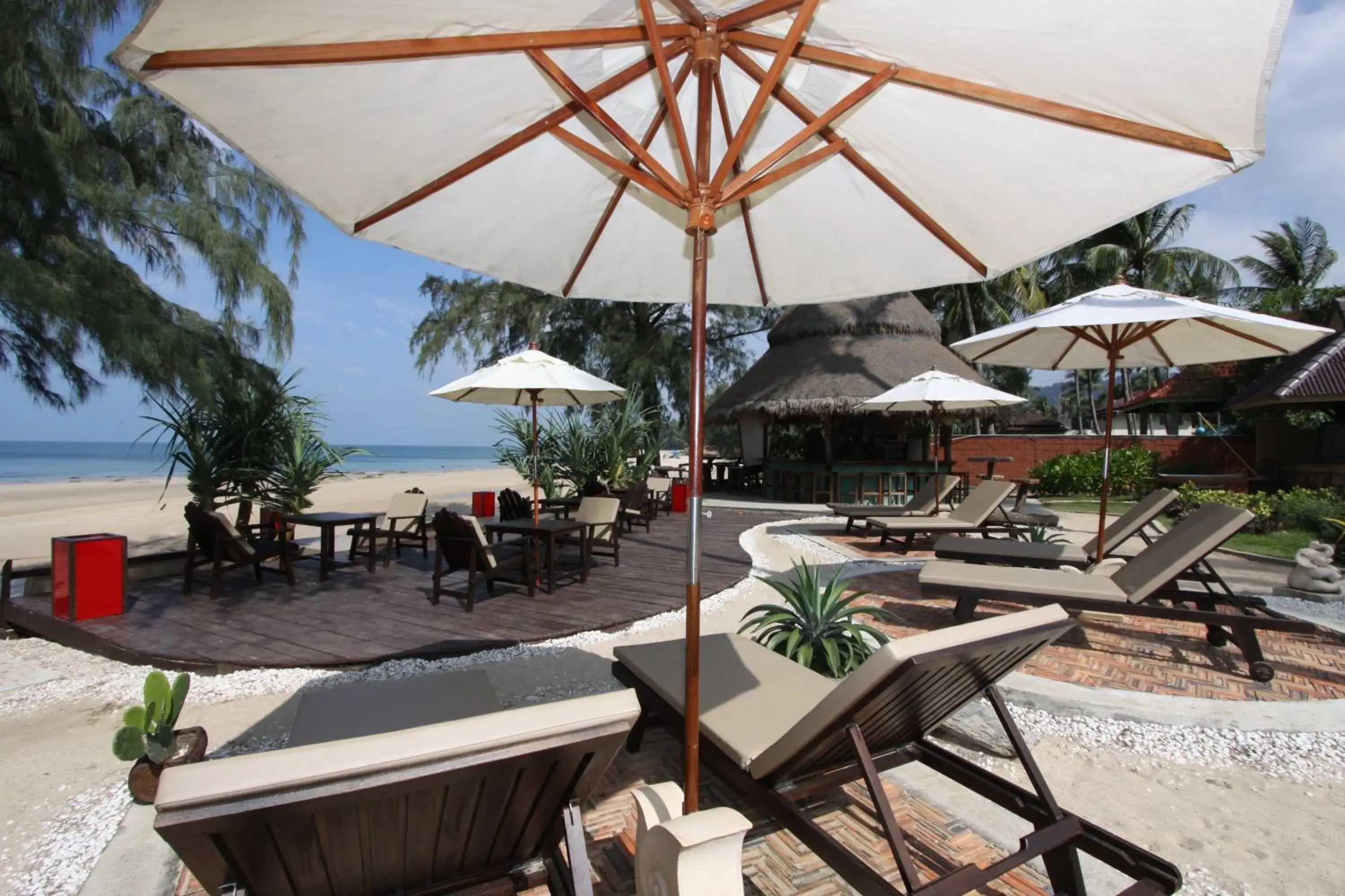 Balcony/Terrace, Restaurant/Places to Eat in Lanta Castaway Beach Resort