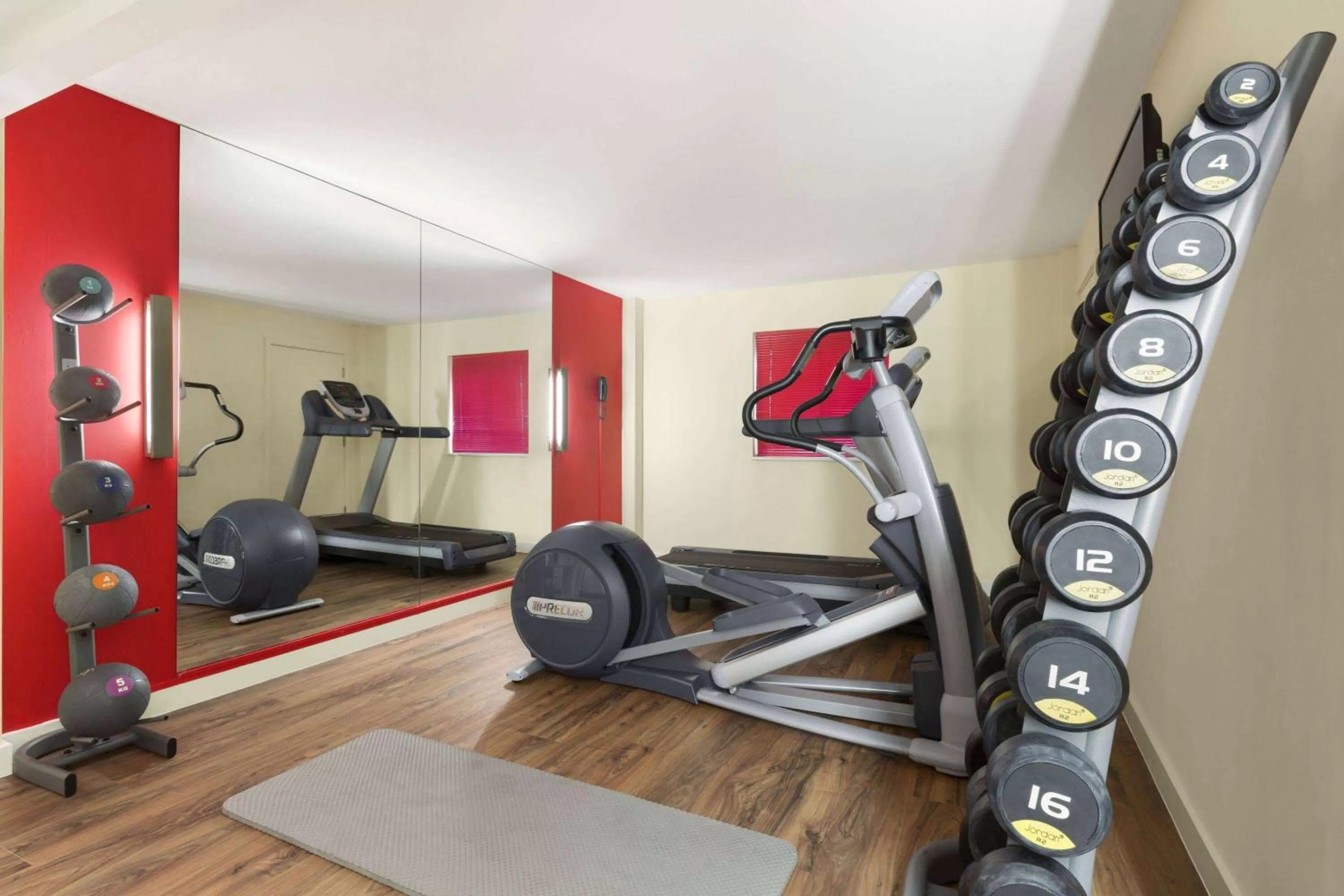 Fitness centre/facilities in Ramada London North