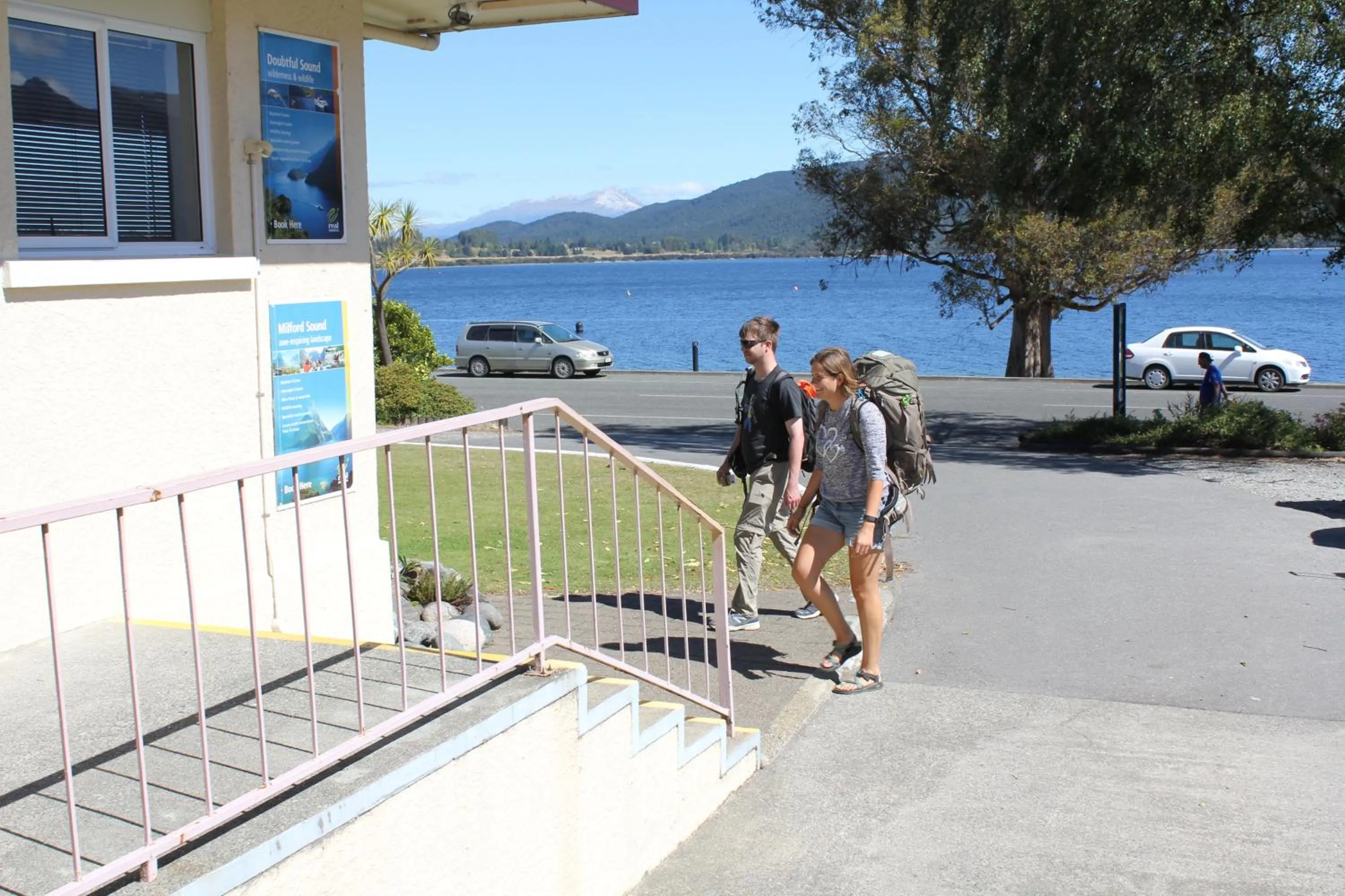 Guests in Te Anau Lakefront Backpackers