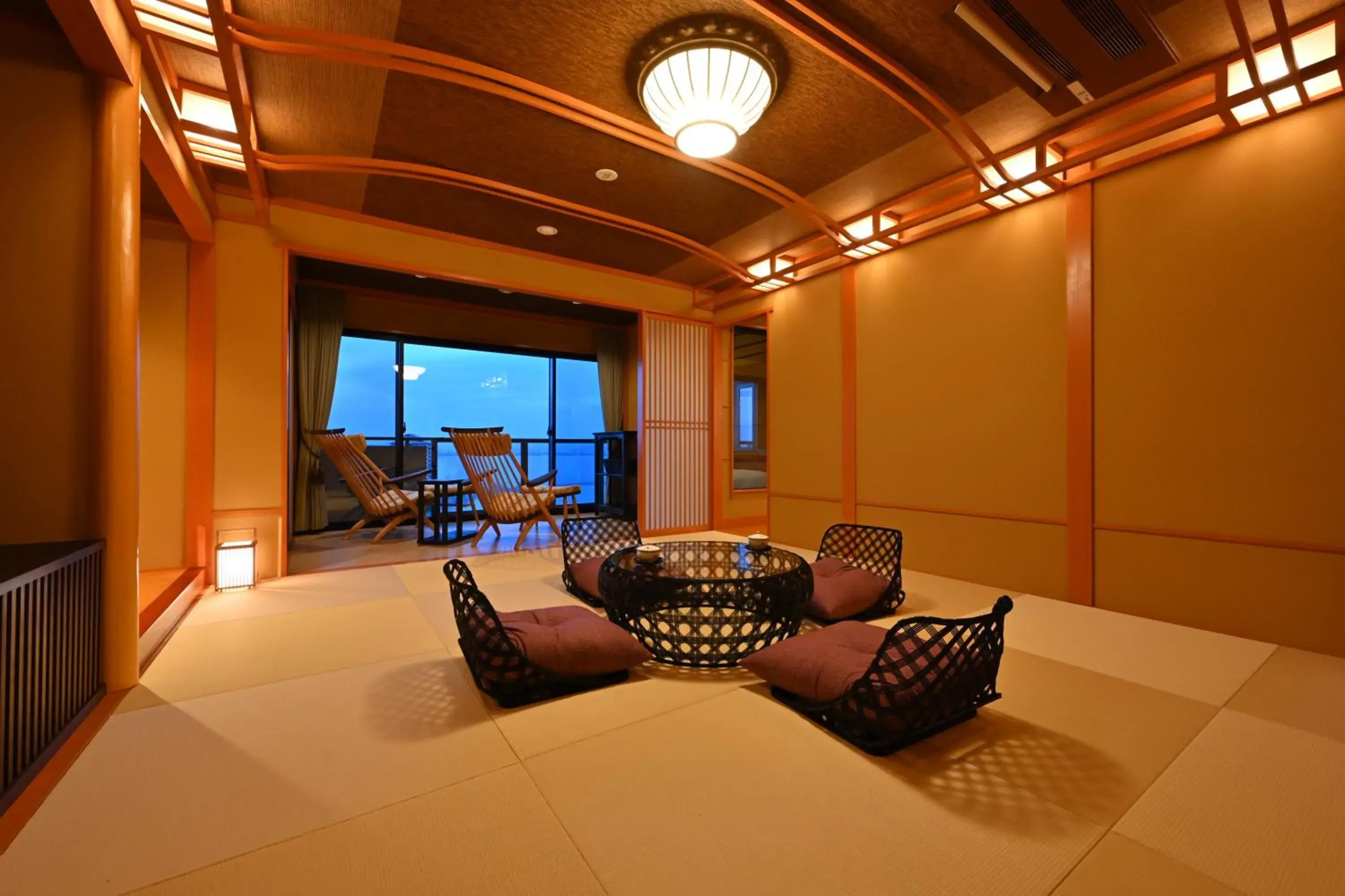 Photo of the whole room in Biwako Hanakaido