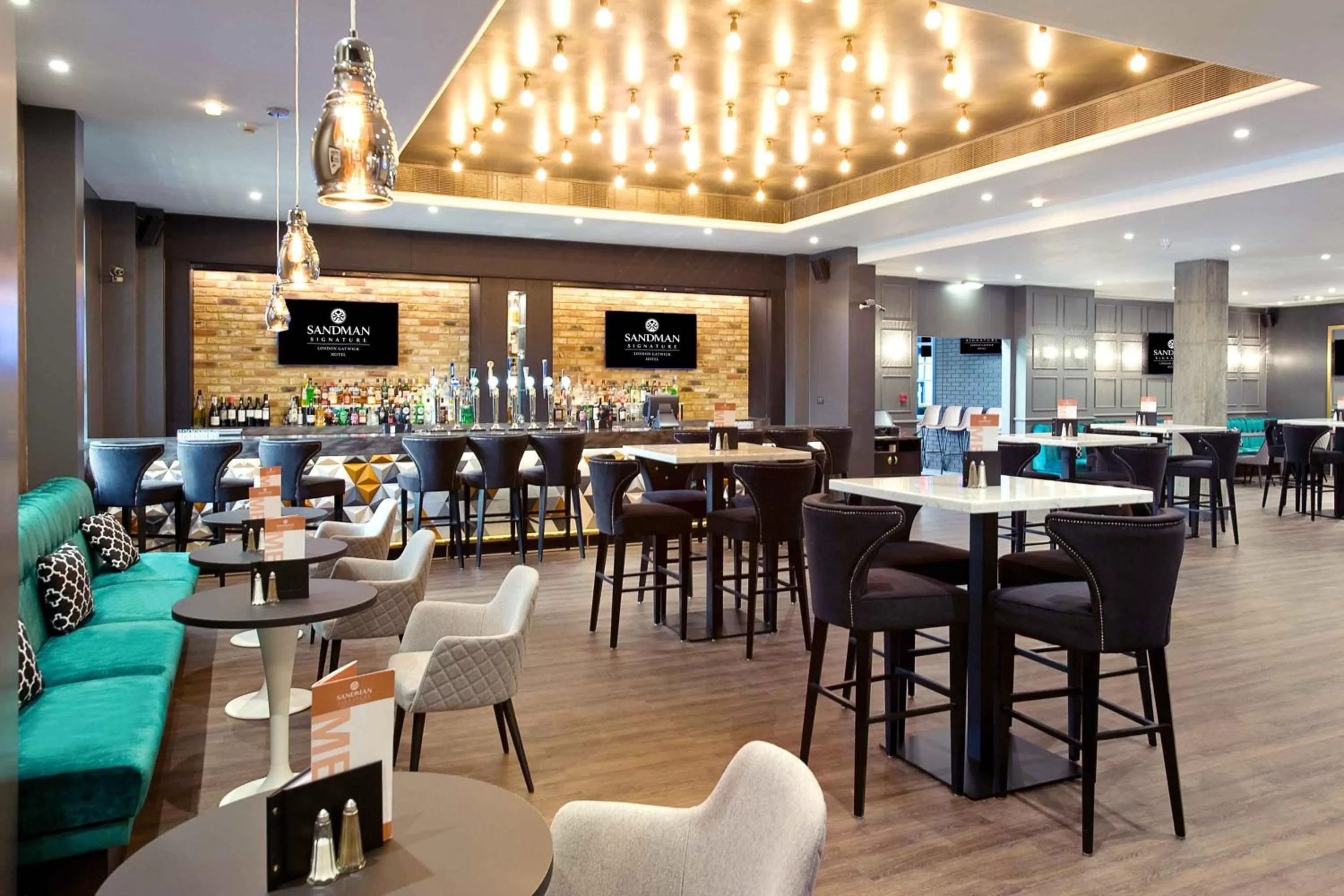 Restaurant/places to eat in Sandman Signature London Gatwick Hotel